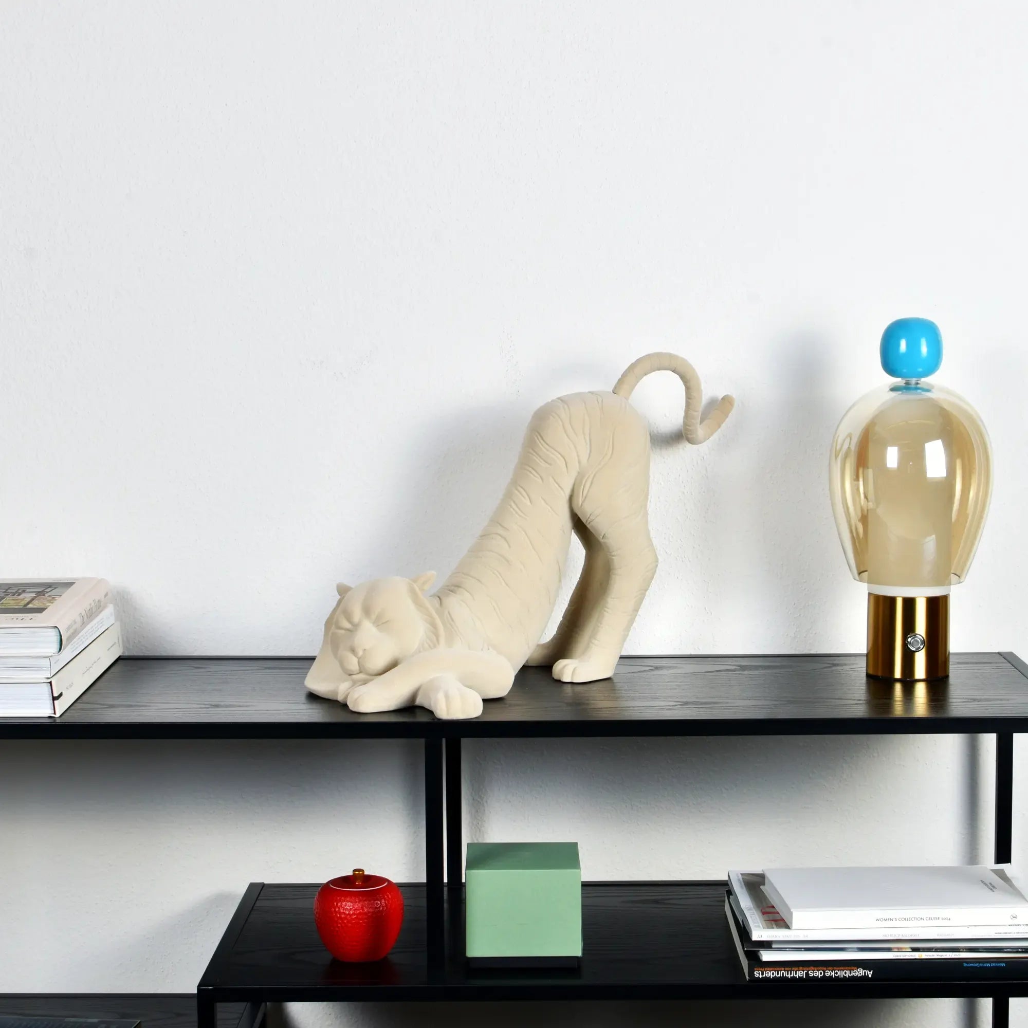 Samtfigur - beflockt - Deko- Designobjekt Figur aus Samt Tiger Sereno