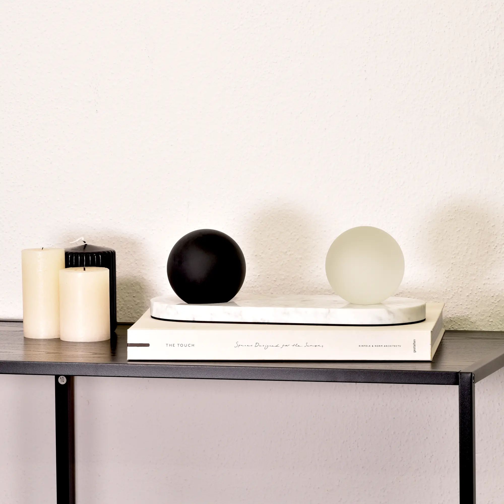 Dekoobjekt - Tablett mit Kugeln Carrara-Marmor – Dekoplatte – Designtablett Equilibrio Nan