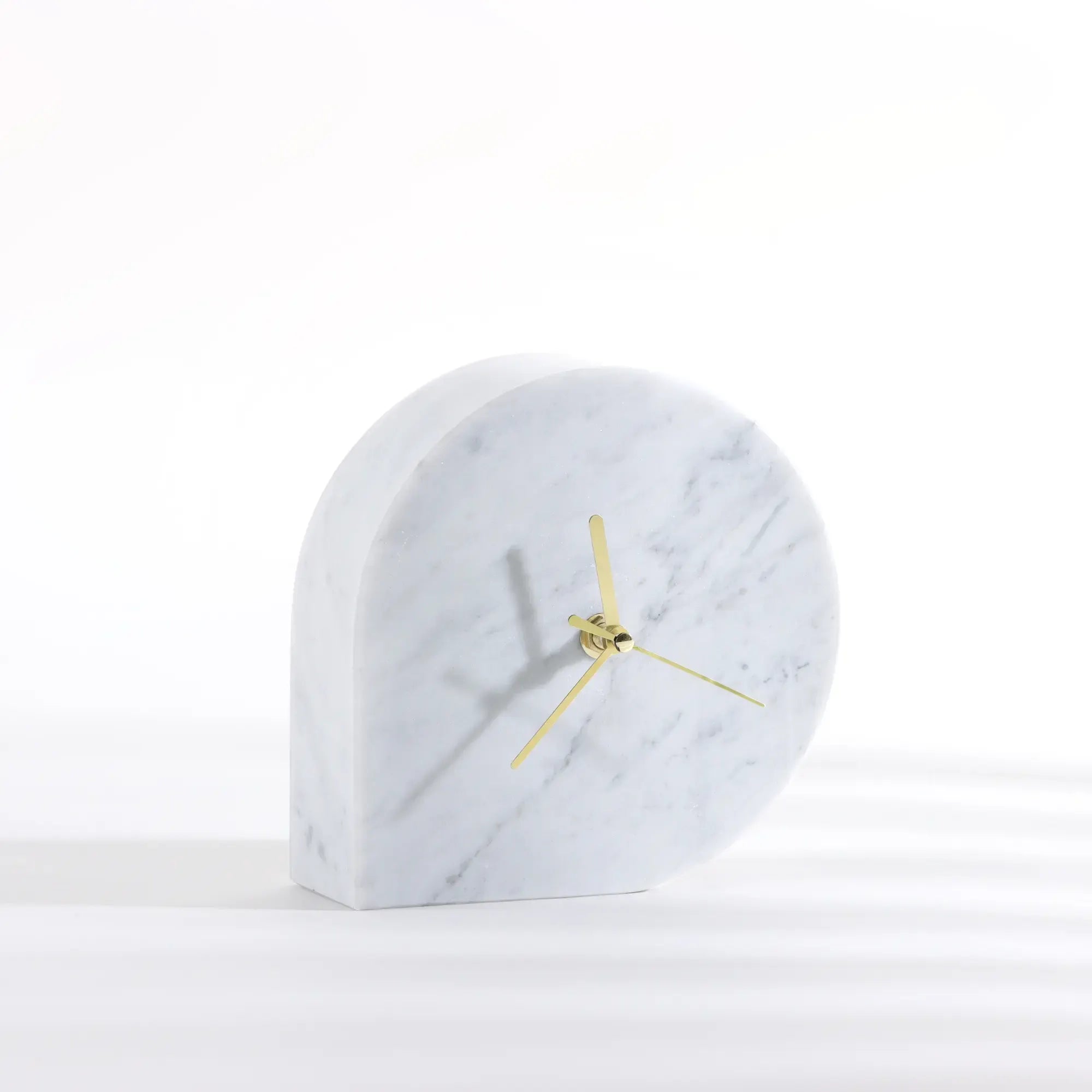 Tischuhr - Minimalistische Marmoruhr - Skulpturaler Zeitmesser Arcus Tempus