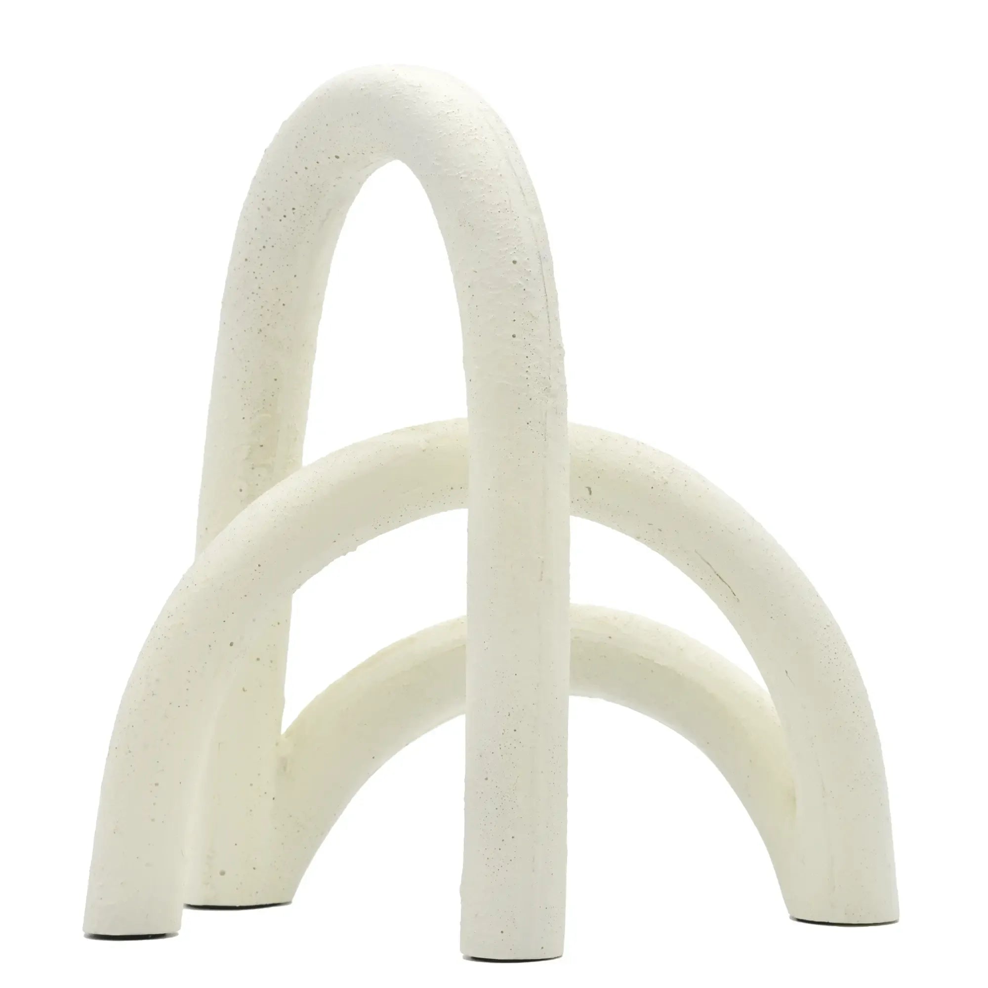 Dekoobjekt - Bogen-Figur – Mineralische Dekoskulptur Off‑White – Designobjekt Arcus Nan