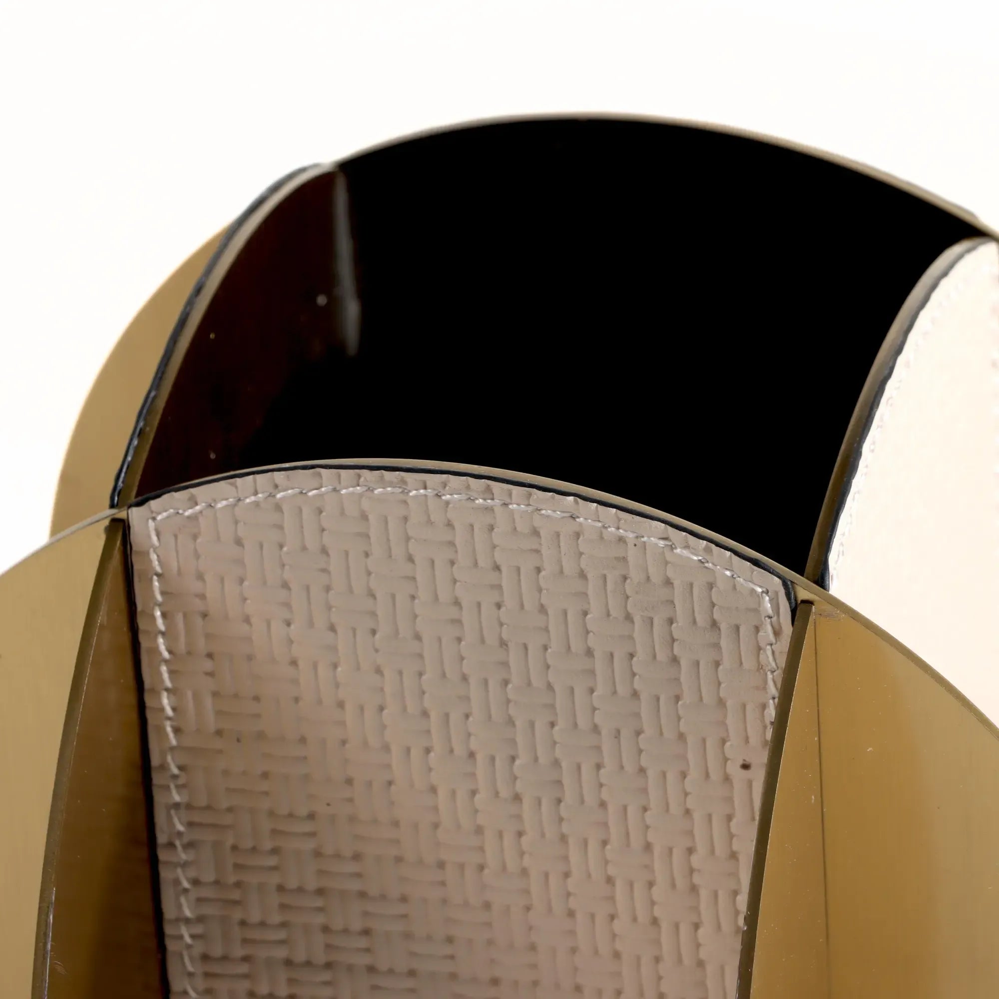 Designervase - aus Leder - Tischvase mit Aufbewahrung Dekovase Vesu