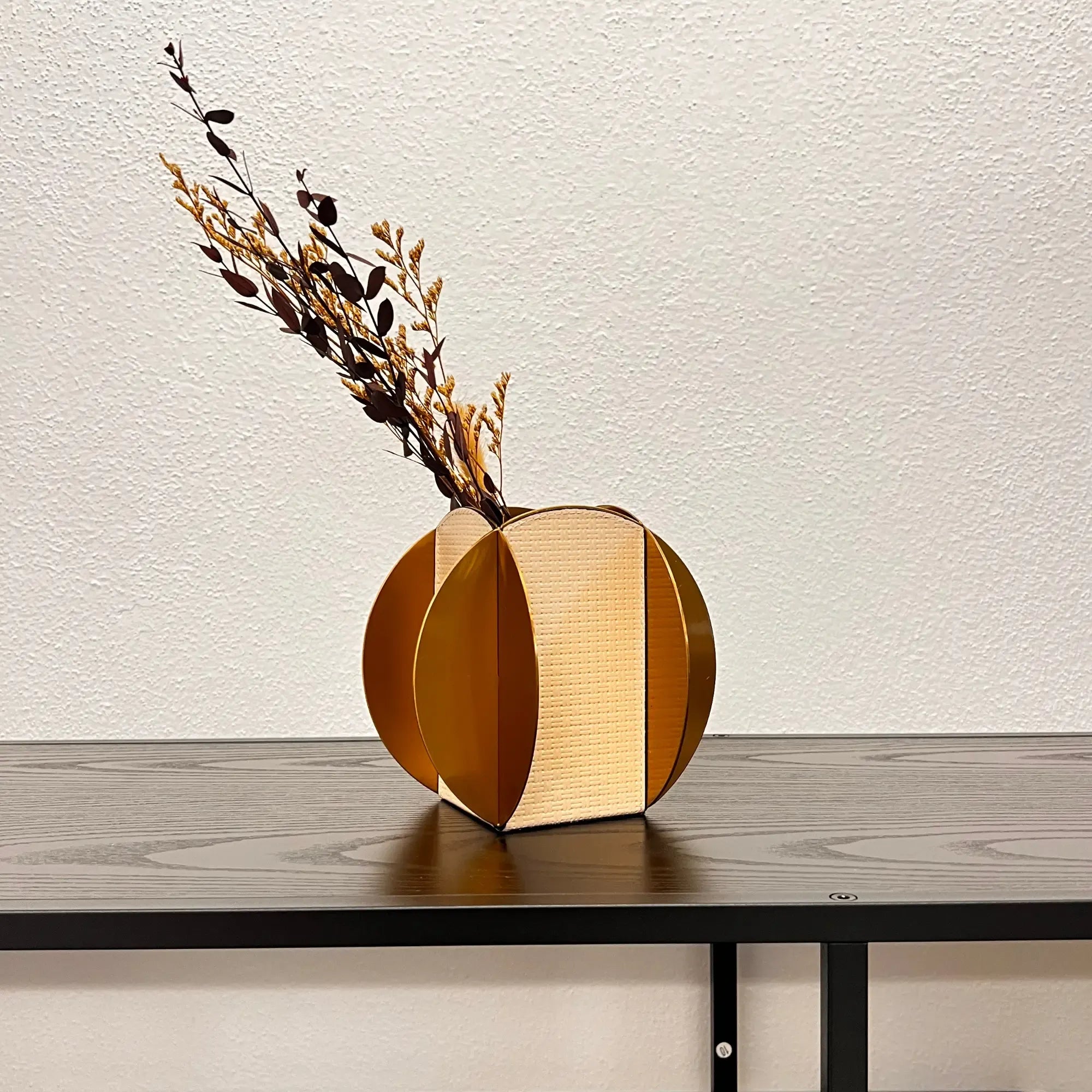 Designervase - aus Leder - Tischvase mit Aufbewahrung Dekovase Vesu