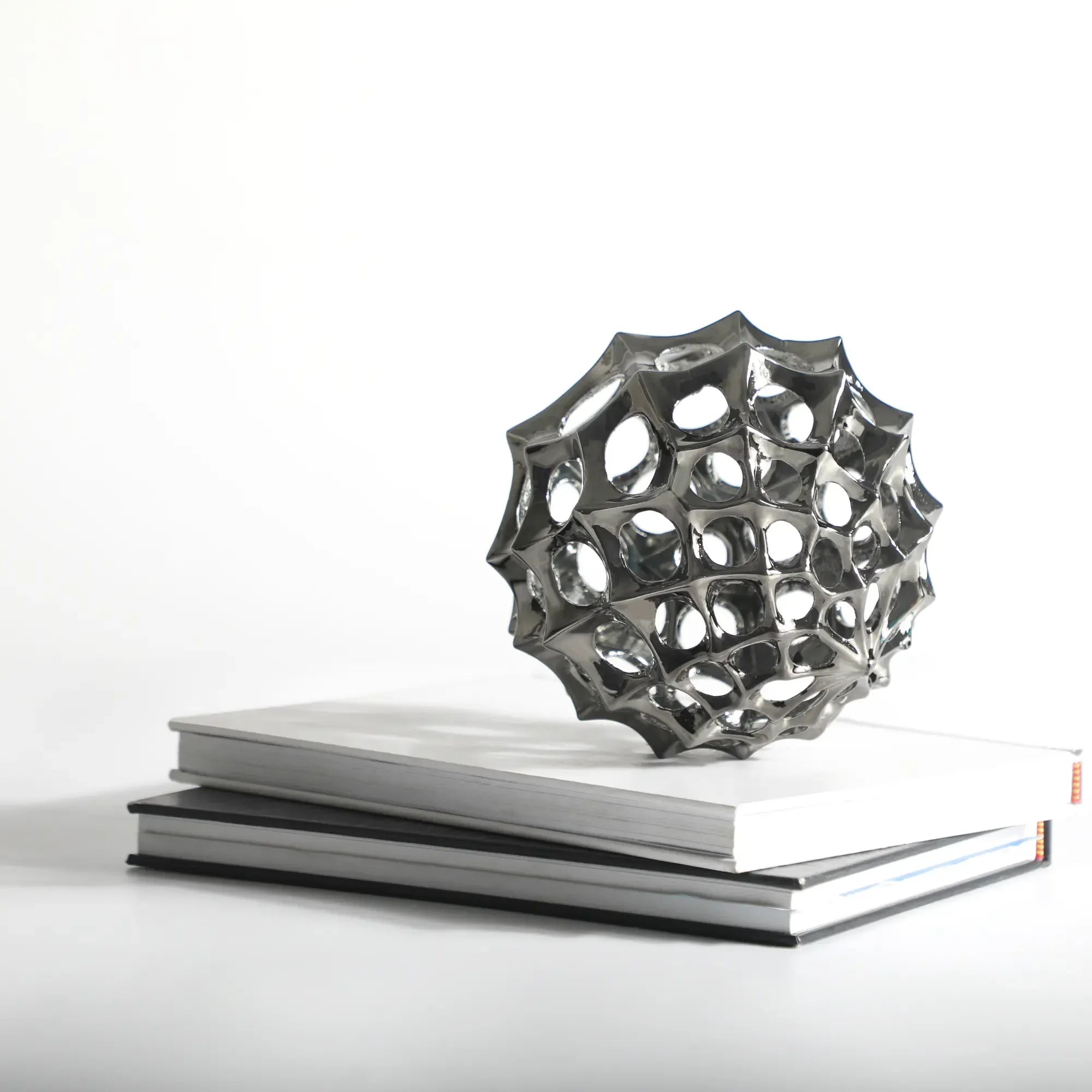 Dekokugel - glänzende Spitzform - Abstrake Tischdeko Designerkugel Sphère Argentée Default Title