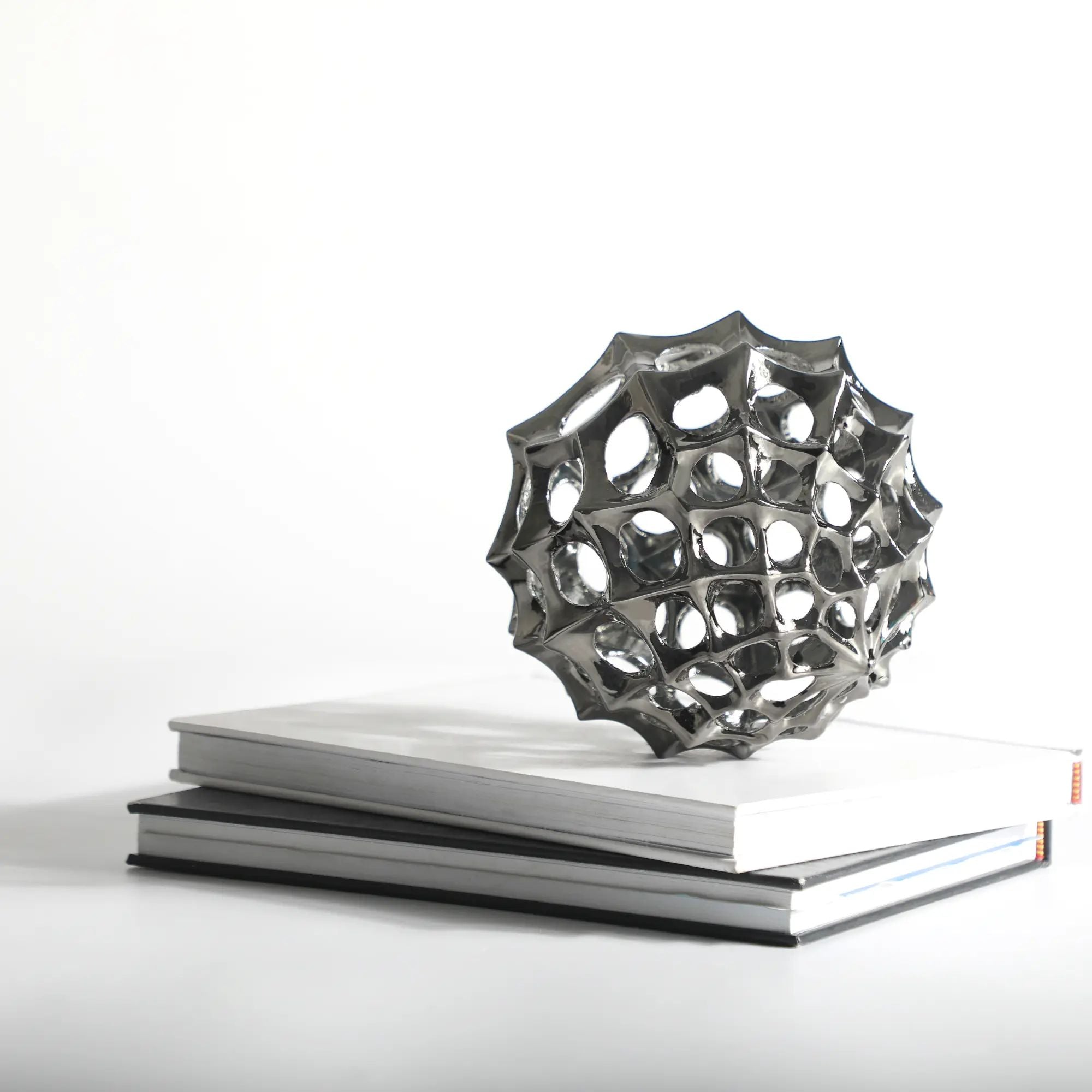 Dekokugel - glänzende Spitzform - Abstrake Tischdeko Designerkugel Sphère Argentée Default Title
