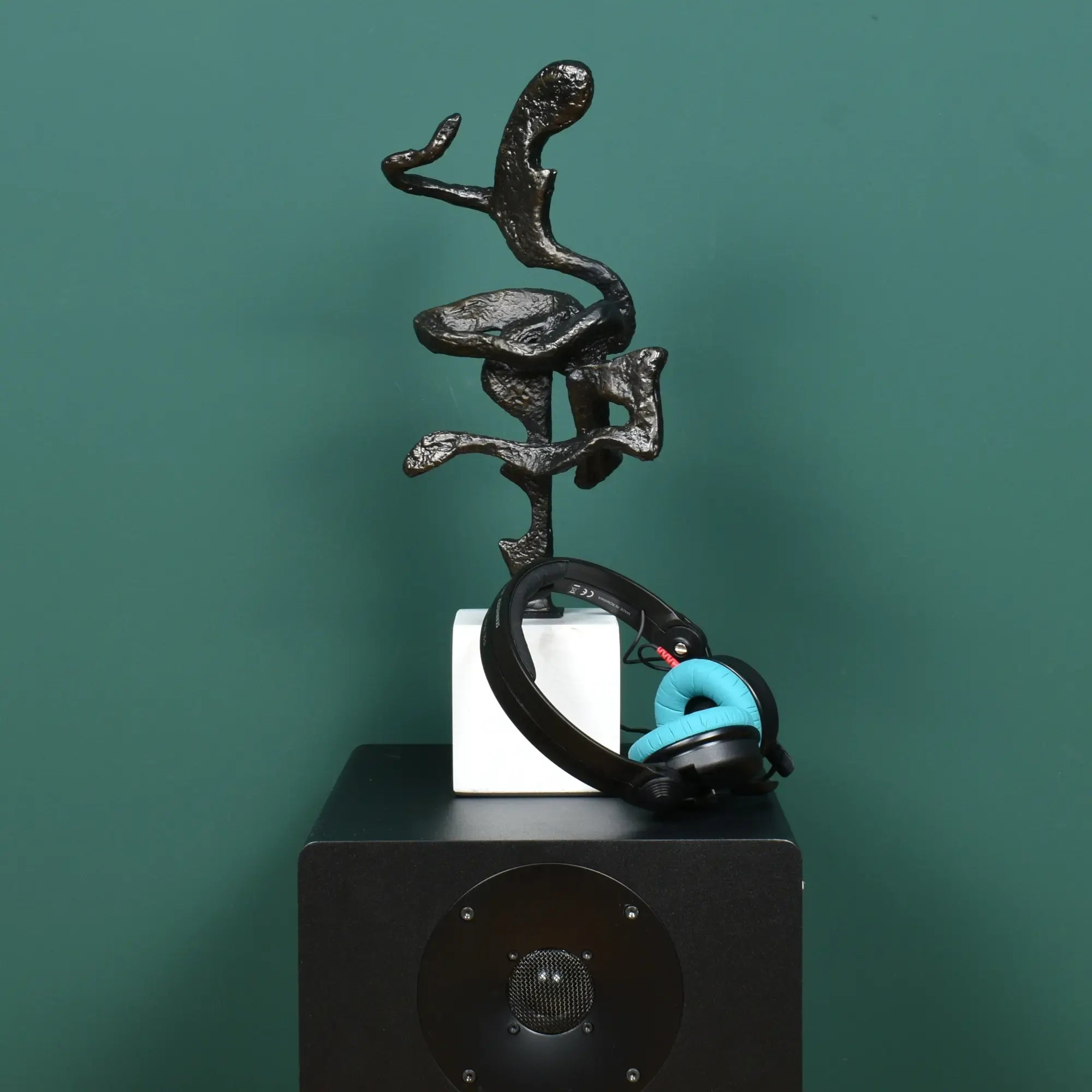 Salsafigur - auf Marmorfuß - Deko-Objekt edle Stahlskulptur Salsa