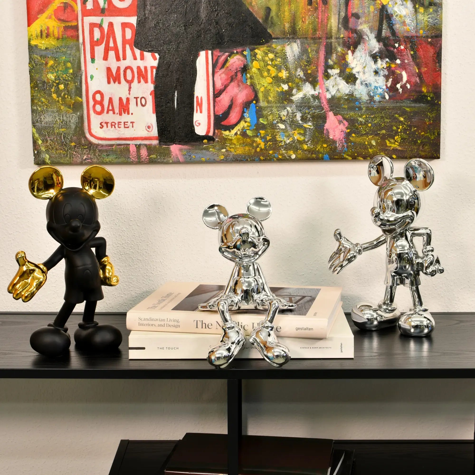 Zeichentrickfigur - Lachender Goldener Micky Maus Sammlerstück - wel.Mickey Mouse Schwarz-Stehend