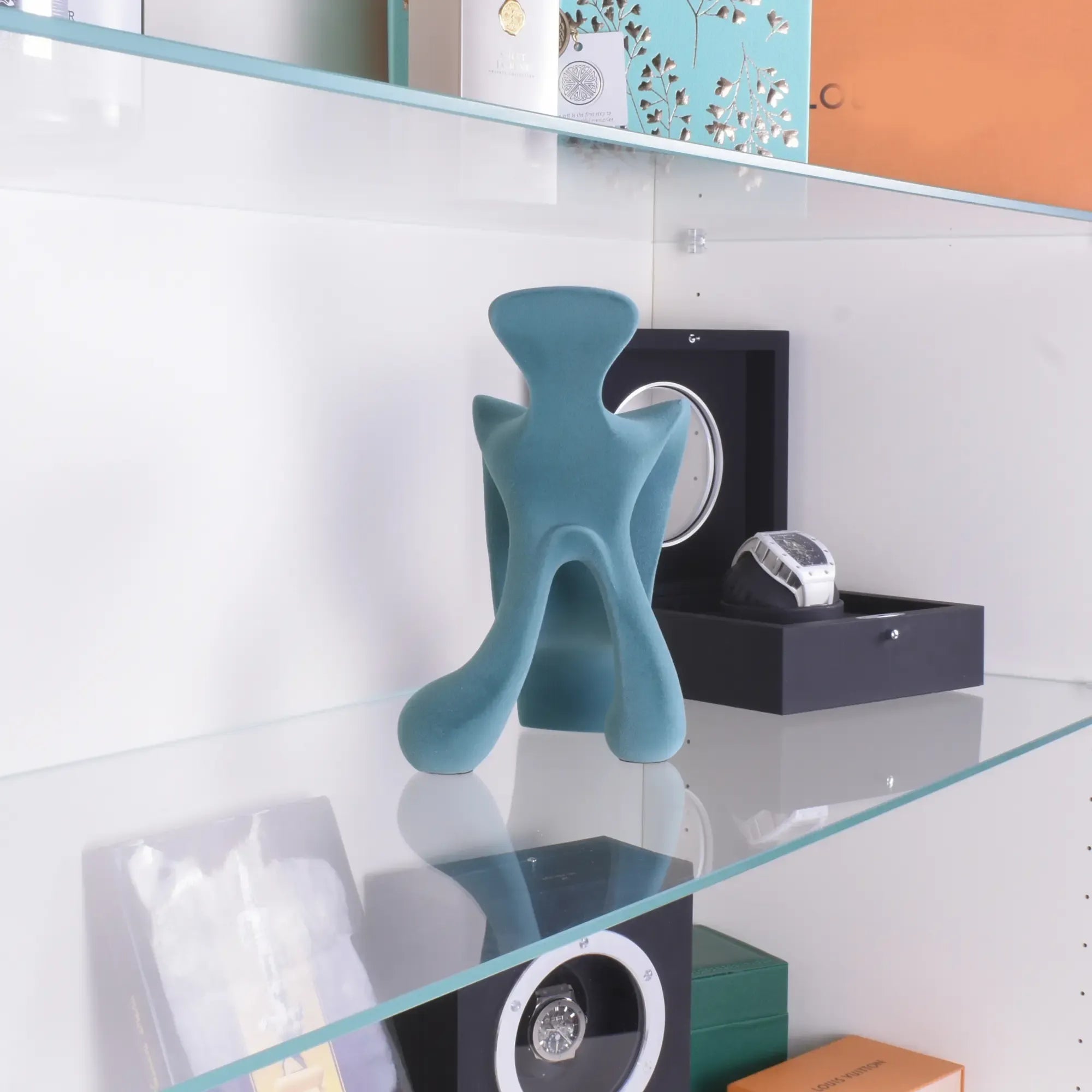 Samtfigur - extravagante Dekoration - Deko- Designobjekt Figur aus Samt Gambe