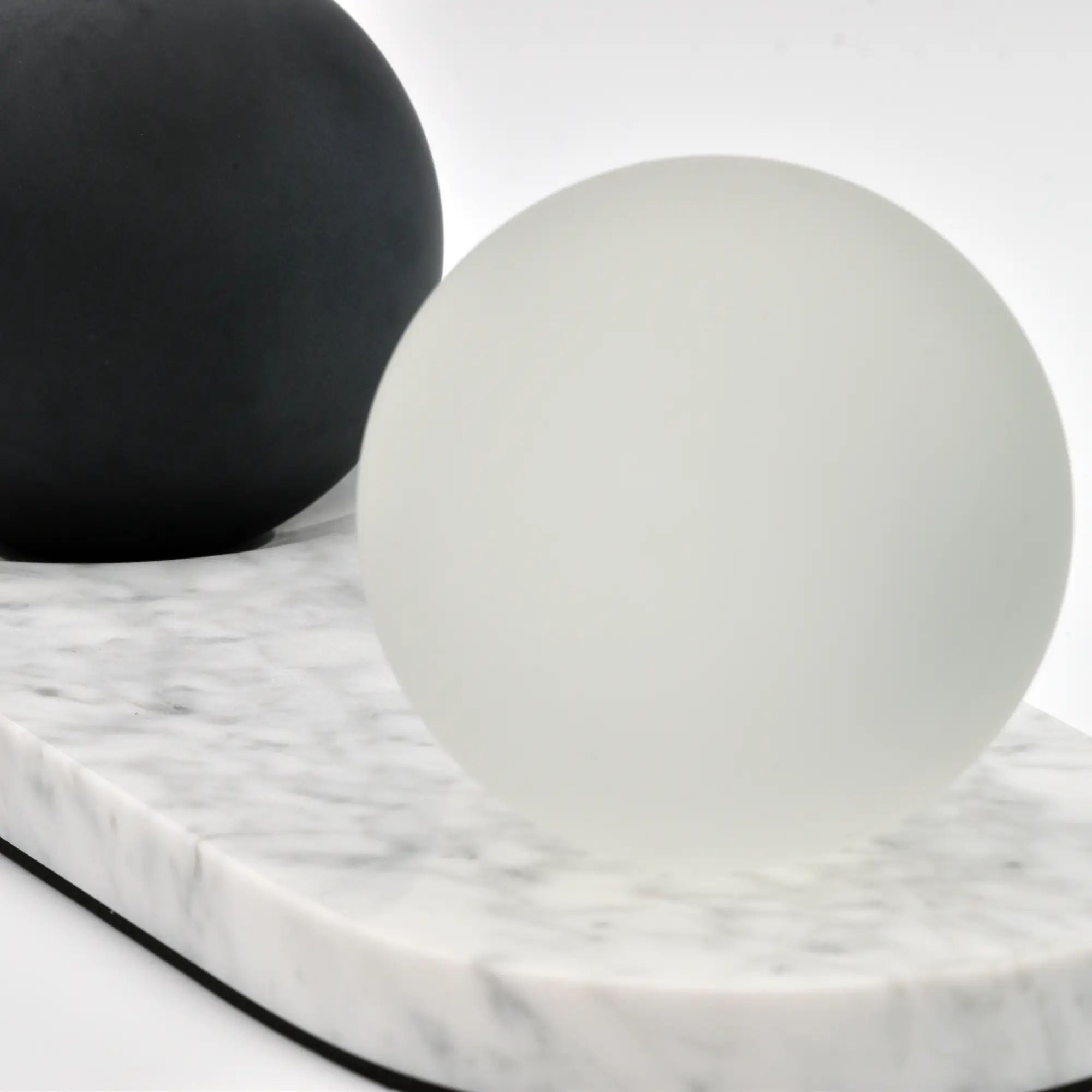Dekoobjekt - Tablett mit Kugeln Carrara-Marmor – Dekoplatte – Designtablett Equilibrio Nan