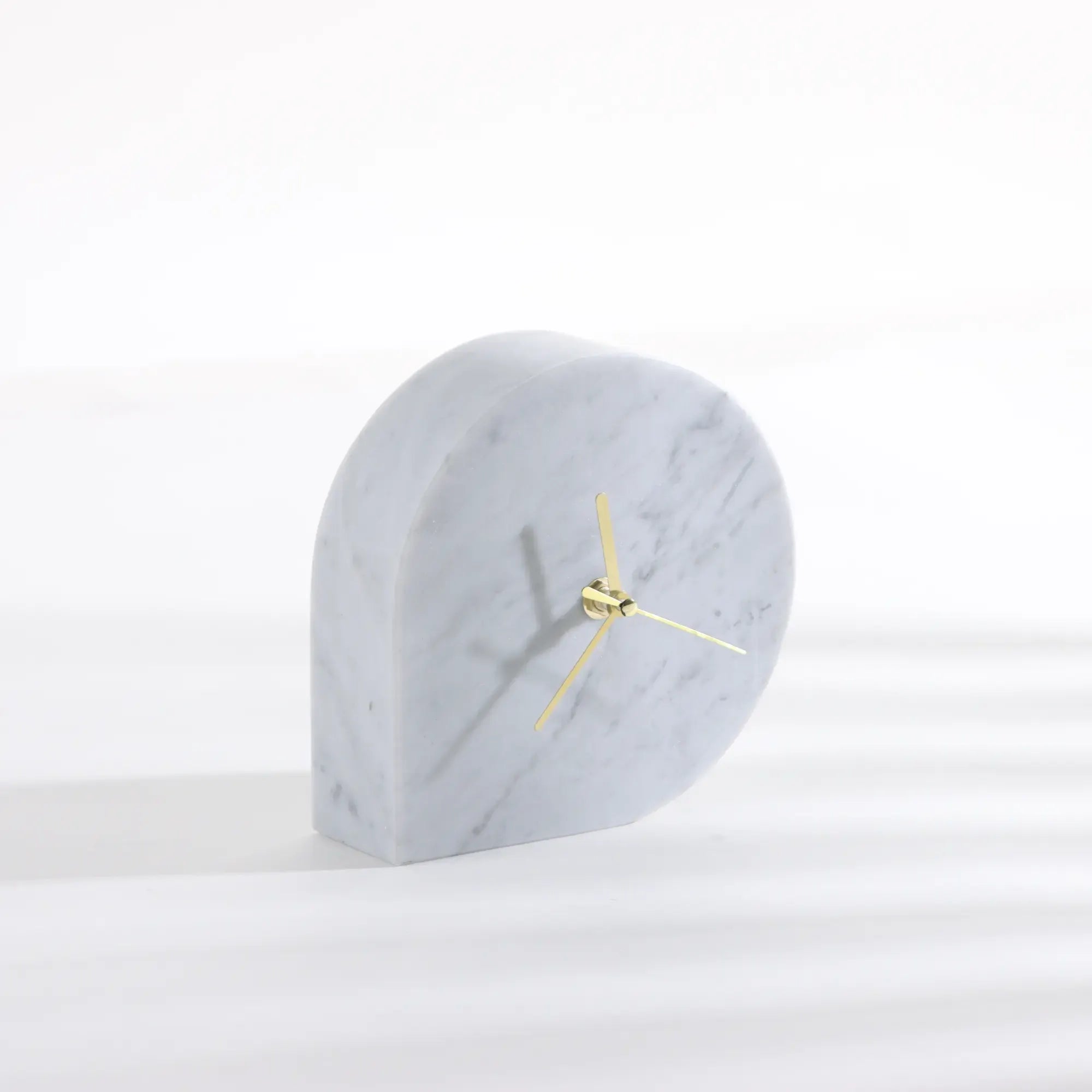 Tischuhr - Minimalistische Marmoruhr - Skulpturaler Zeitmesser Arcus Tempus