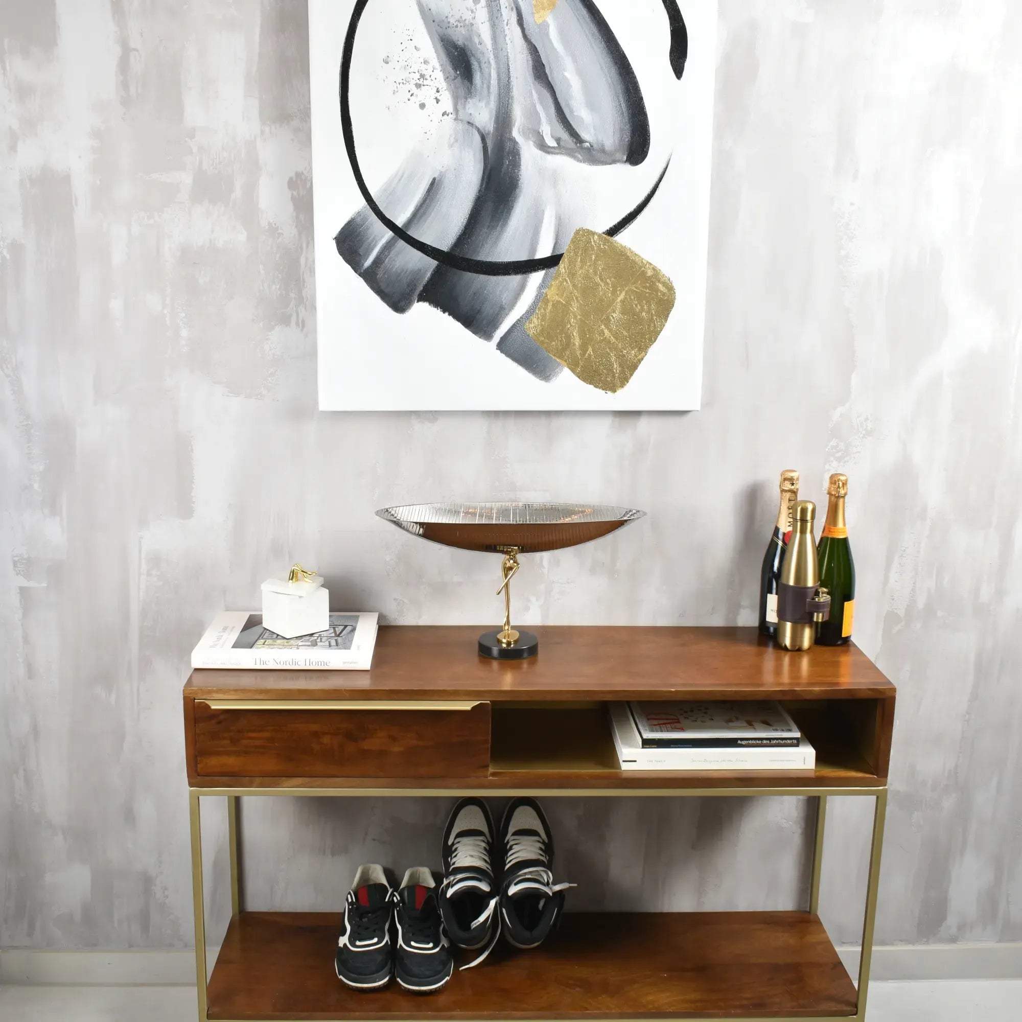 Messingschale - auf Goldfuß - Designer - Dekoschale auf Damenbeinen Eterna Grace