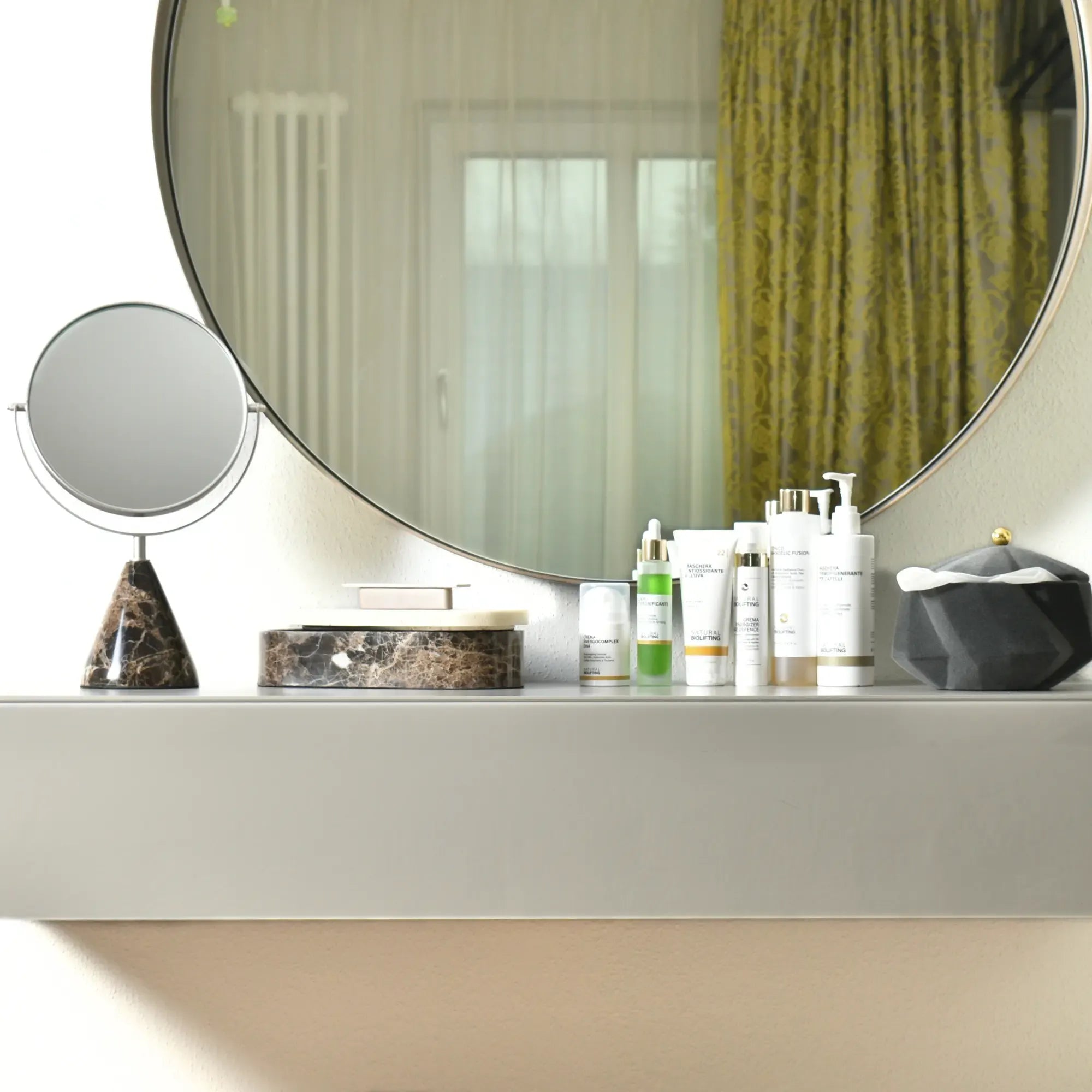 Kosmetikspiegel - drehbar auf Marmorfuß - Edles Schminkspiegel rundes Kosmetikspiegel Reflector Luxe Weiss