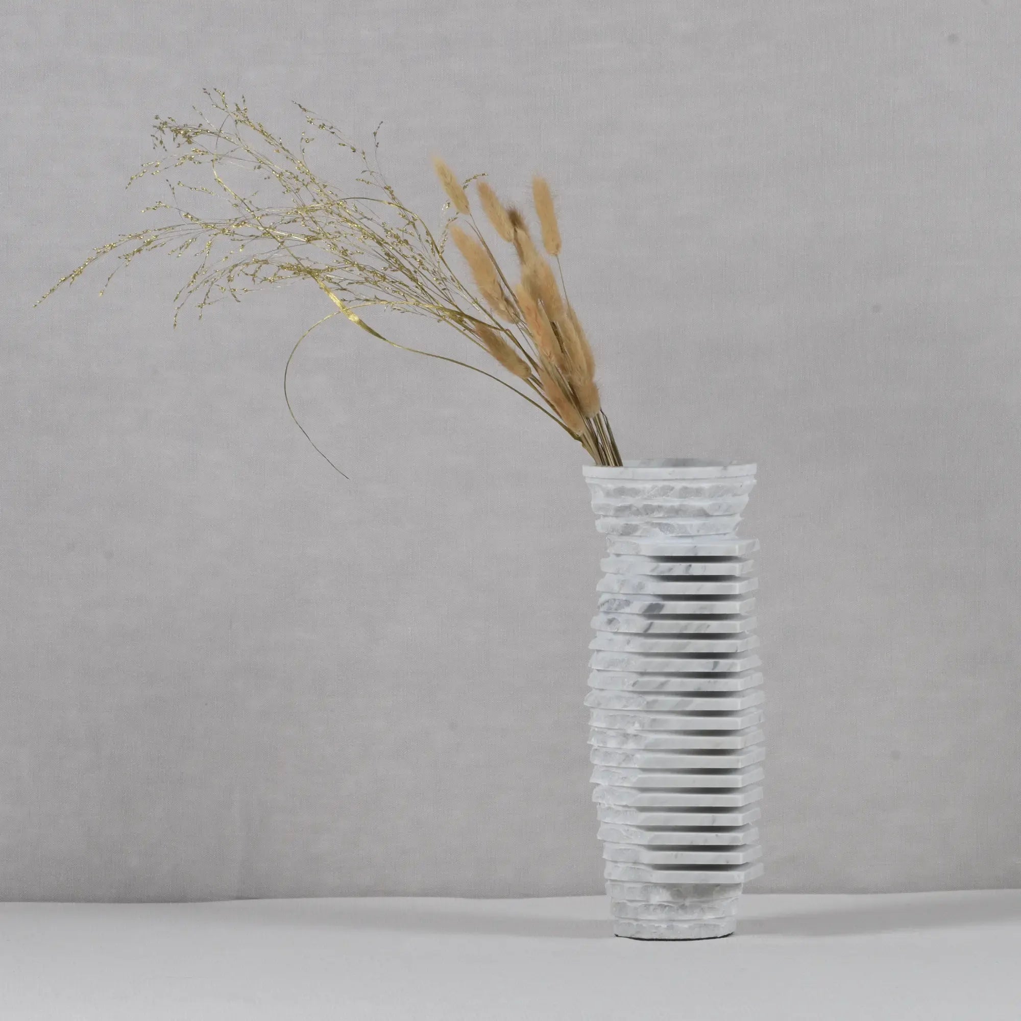 Reliefvase - Asymmetrische Naturstein Vase - Strata