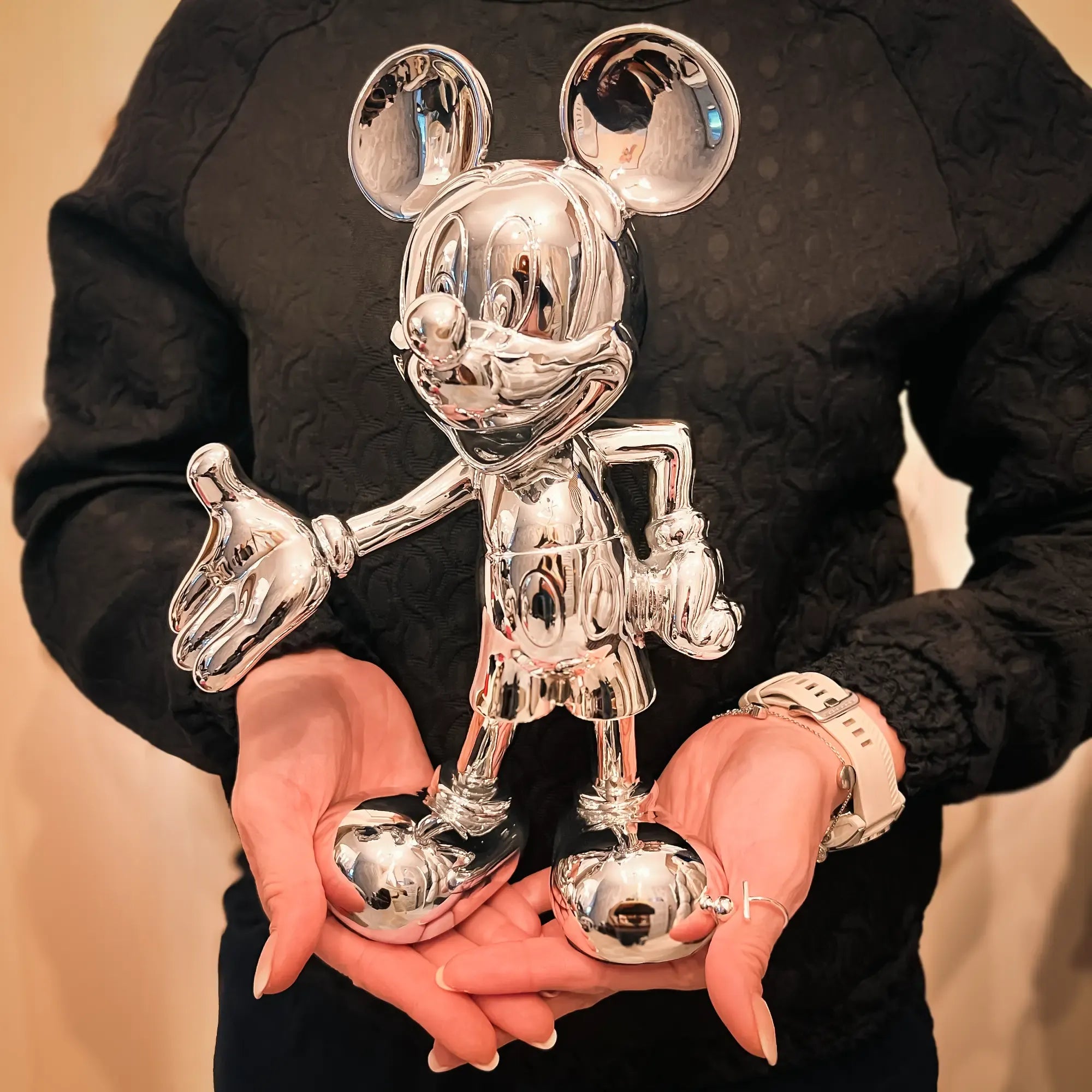 Zeichentrickfigur - Silbener glänzender Micky Maus Sammlerstück - wel.Mickey Mouse Sitzend