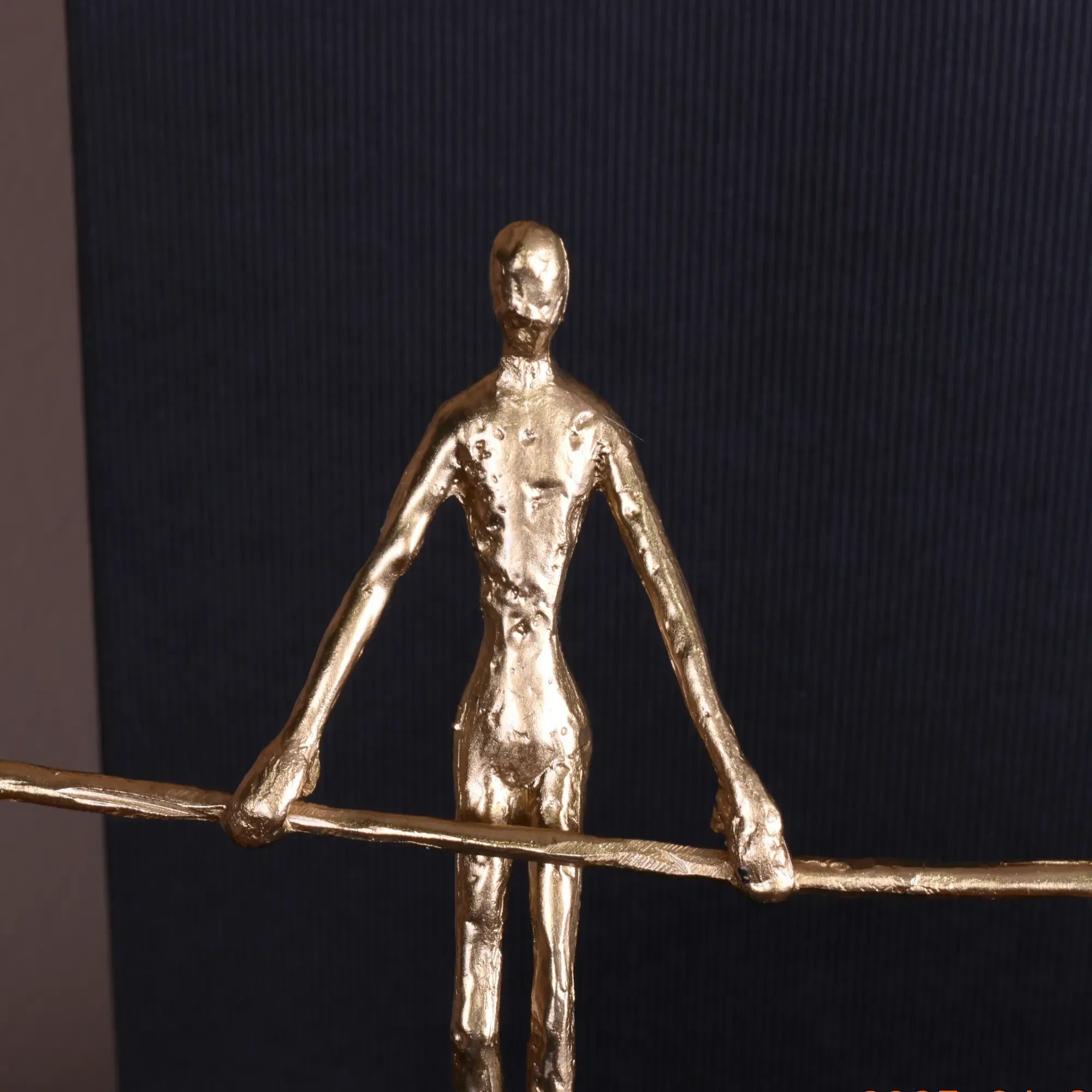 Dekofigur - Gold auf Marmorkugel - Seiltänzer Skulptur Deko-Objekt Seilgänger Default Title