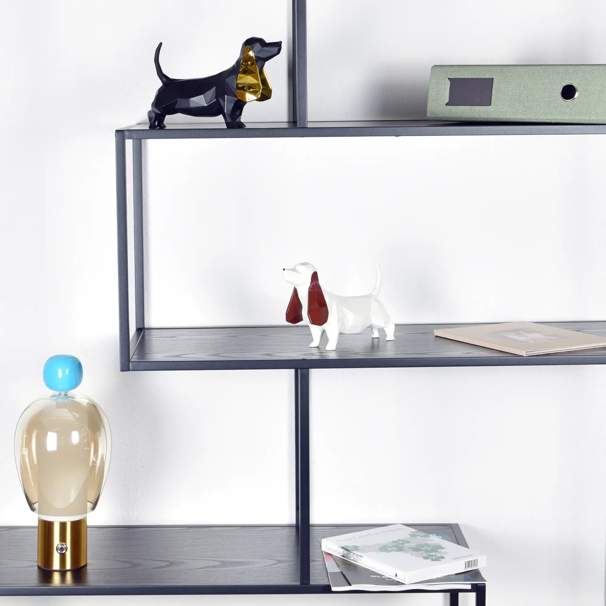 Tierfigur - Dackel - Hundfigur eckig mit Gold oder Roten ohren Teckel Weiss-Rot