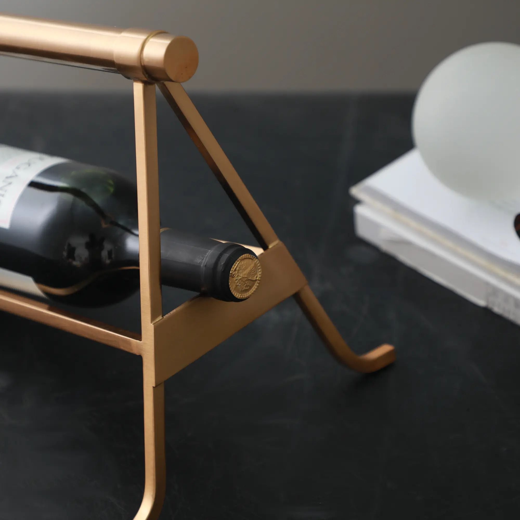 Weinhalter - für den Tisch - Flaschenhalter Modern mit Goldständer Goso gold matt