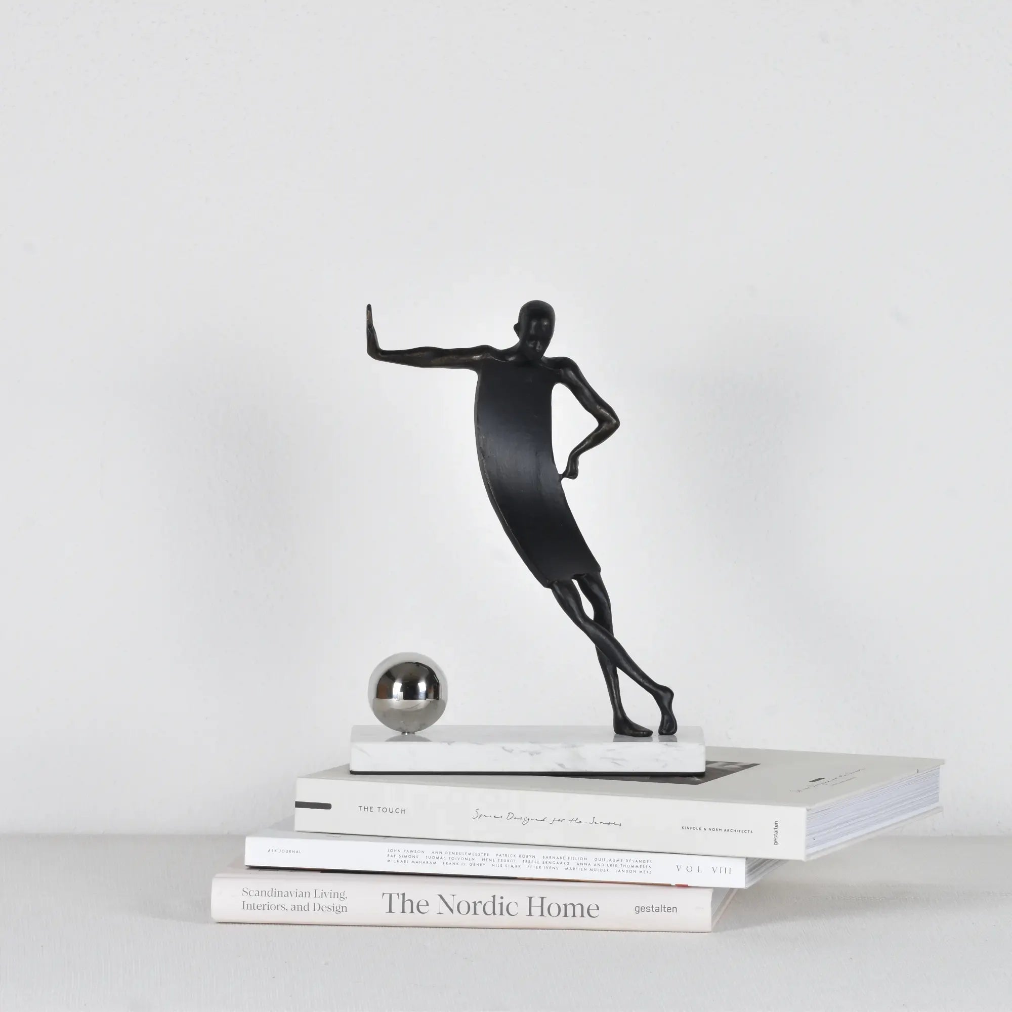 Dekofigur - auf Marmorsockel - Sportlerfigur Athletenstatue Portero