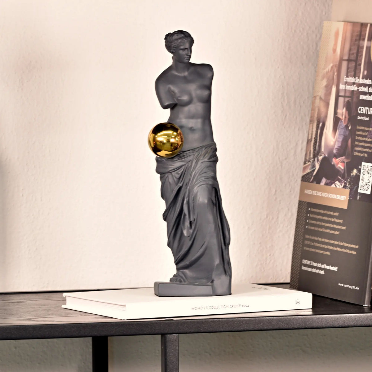 Dekofigur - Skulptur Klassische Büste mit goldener Sphäre Venus Aurea