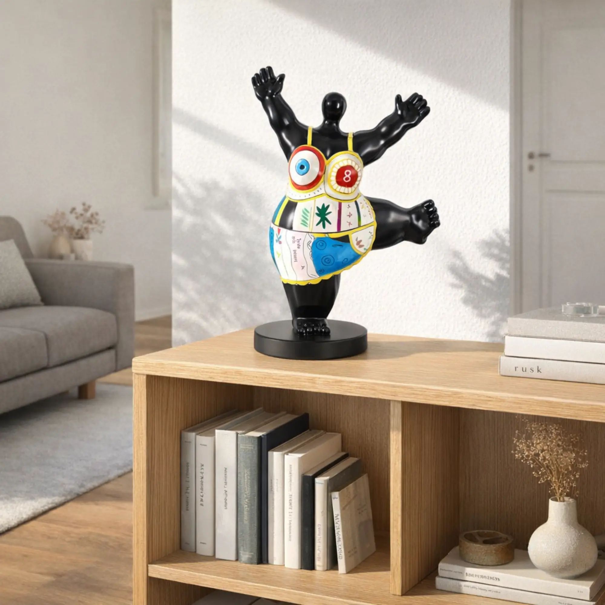 Statue - Skulptur – Abstrakte Pop‑Art Dekofigur aus Kunstharz, handbemalt auf Rundsockel – Danse Joyeuse Nan