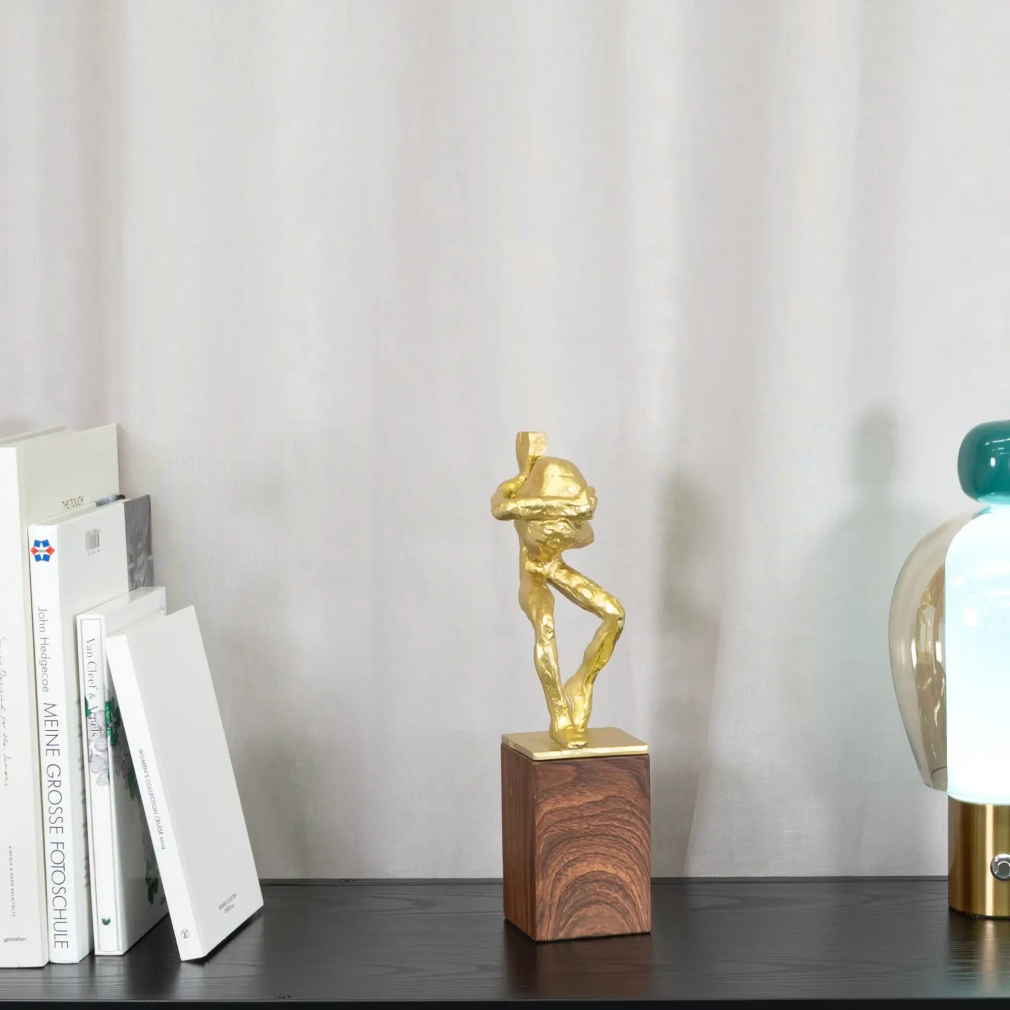 Dekofigur - Skulptur Ausdrucksstarke Tischfigur Fortitudo d’Or Gold