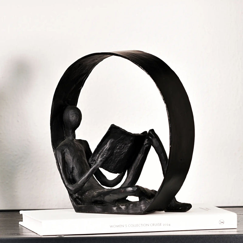 Dekofigur - Skulptur Puristische Kreisfigur Lesender im Ring Orbis Lectio