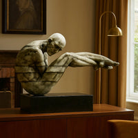 Kunststein-Skulptur - gebeugte Menschenfigur - Kunststein auf Sockel Human Arc