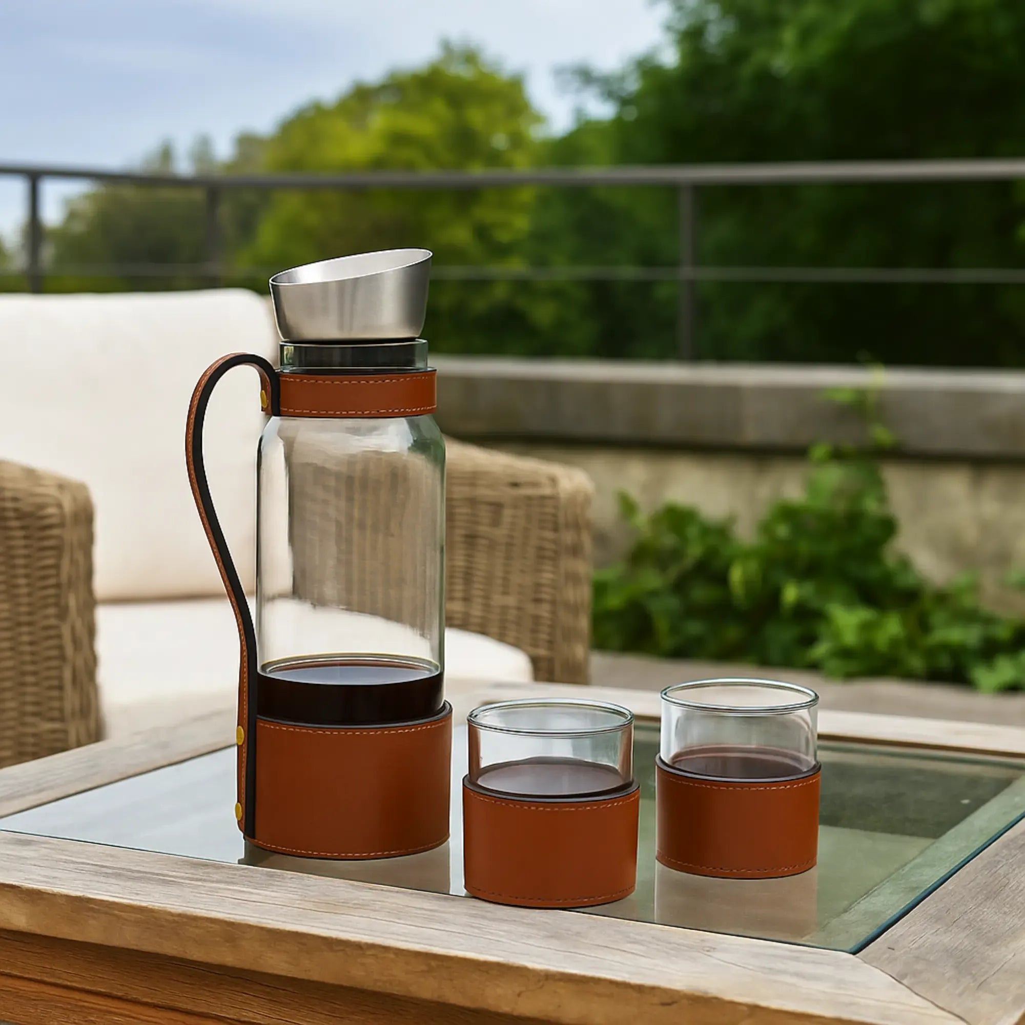 Karaffen-Set - mit 2 Gläsern - Edle Wasserkaraffe mit Griff und CloseUp Essence