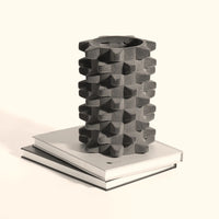 Dekovase - Designer Vase mit Struktur - Skulpturale Designvase mit Samtstruktur Velours Acantha