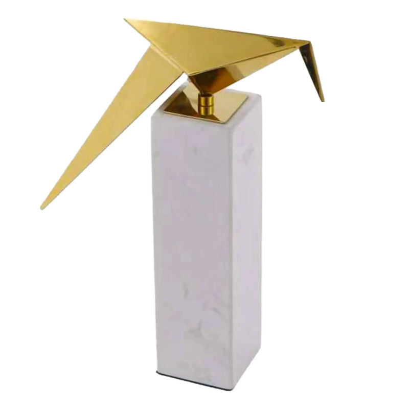 Tierfigur - auf Marmorbasis - Skulpturale Dekofigur – Goldmetall auf Marmorsockel – Abstrakte Vogelstudie, origami-inspiriert Aurea Avis Duo