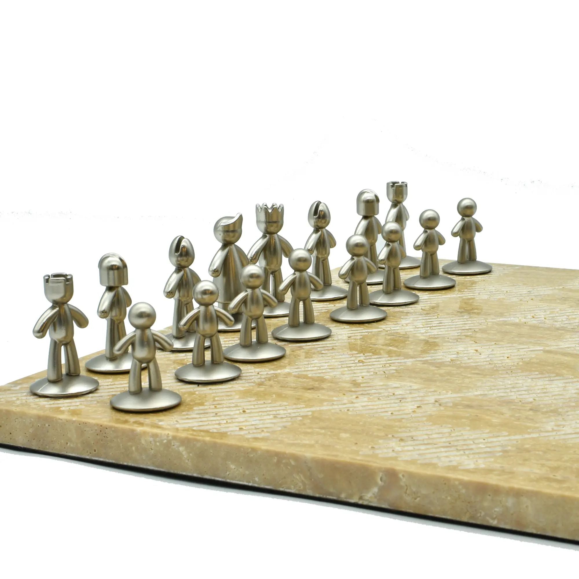 Schachspiel - Edles Tischspiel – Travertin-Schachbrett mit Metallfiguren – Design-Schach Ludus Nan