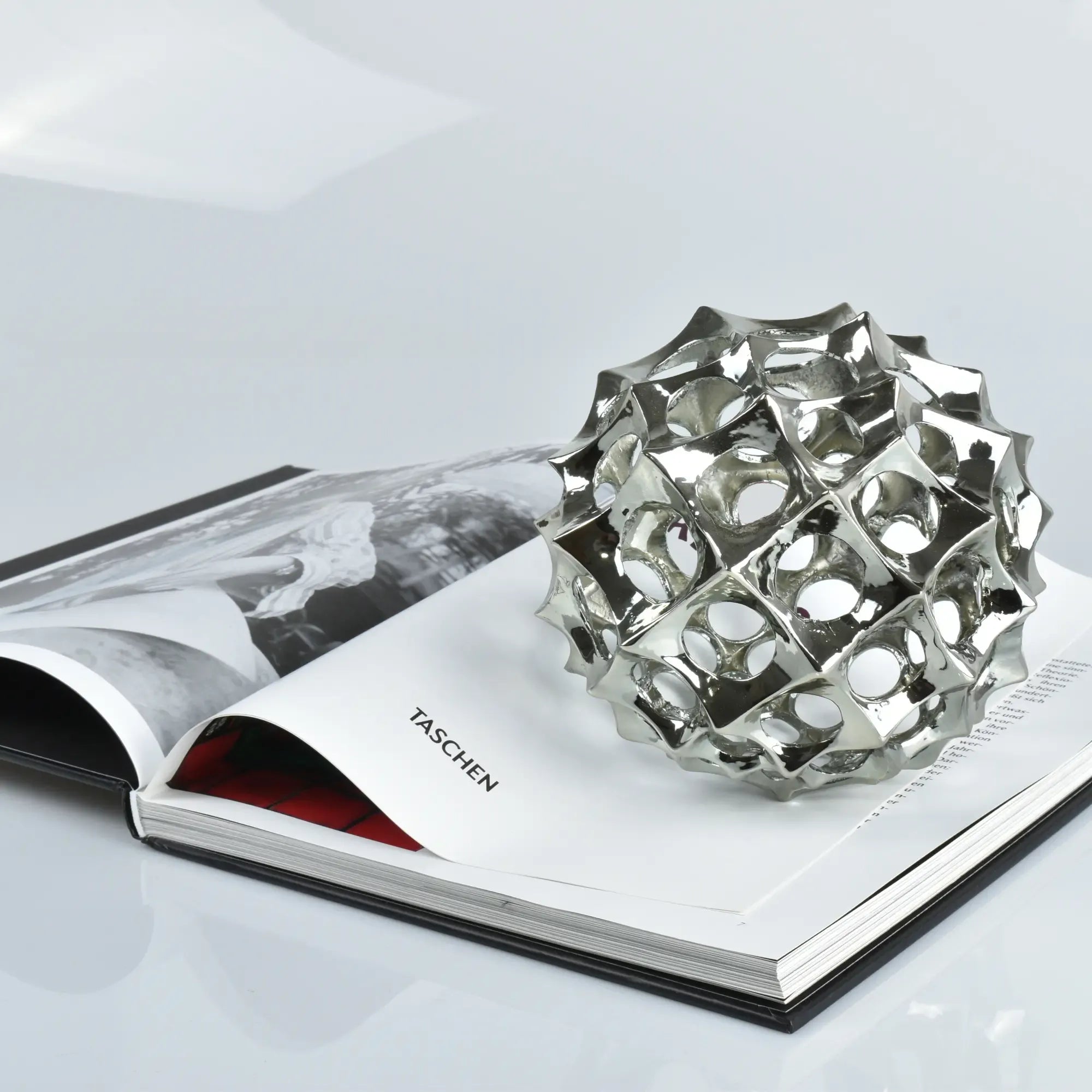 Dekokugel - glänzende Spitzform - Abstrake Tischdeko Designerkugel Sphère Argentée Default Title