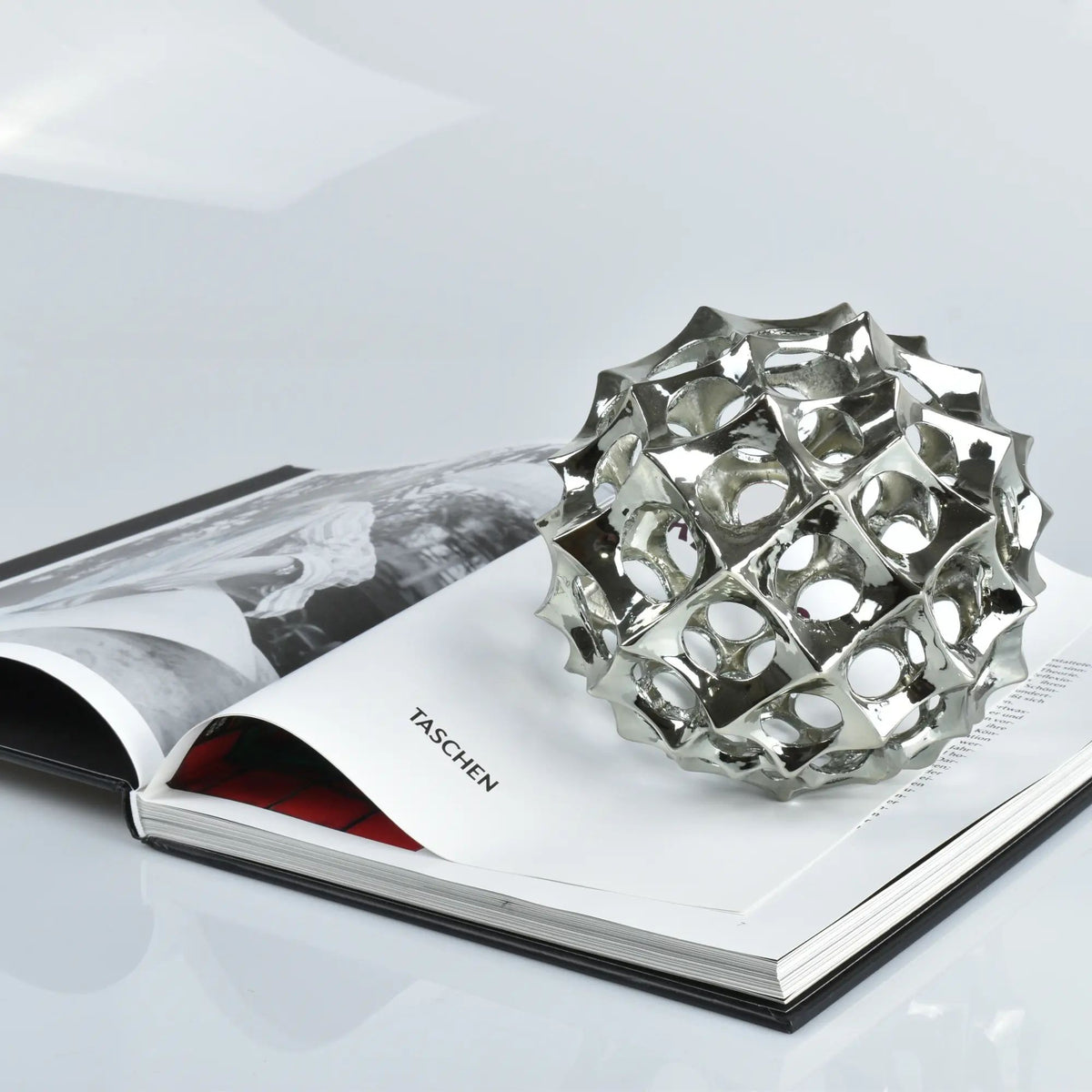 Dekokugel - glänzende Spitzform - Abstrake Tischdeko Designerkugel Sphère Argentée