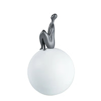 Dekofigur - Mensch auf einer Kugel - Modernes Deko-Objekt Figurenskulptur Réflexion Moderne
