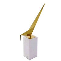 Tierfigur - auf Marmorbasis - Skulpturale Dekofigur – Goldmetall auf Marmorsockel – Abstrakte Vogelstudie, origami-inspiriert Aurea Avis Duo