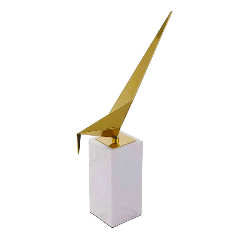 Tierfigur - auf Marmorbasis - Skulpturale Dekofigur – Goldmetall auf Marmorsockel – Abstrakte Vogelstudie, origami-inspiriert Aurea Avis Duo