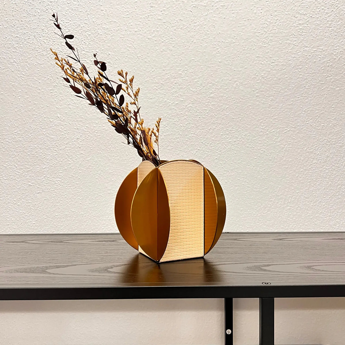 Designervase - aus Leder - Tischvase mit Aufbewahrung Dekovase Vesu