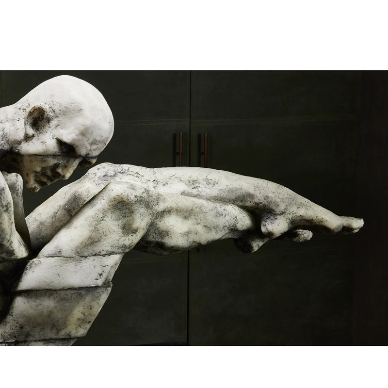 Kunststein-Skulptur - gebeugte Menschenfigur - Kunststein auf Sockel Human Arc