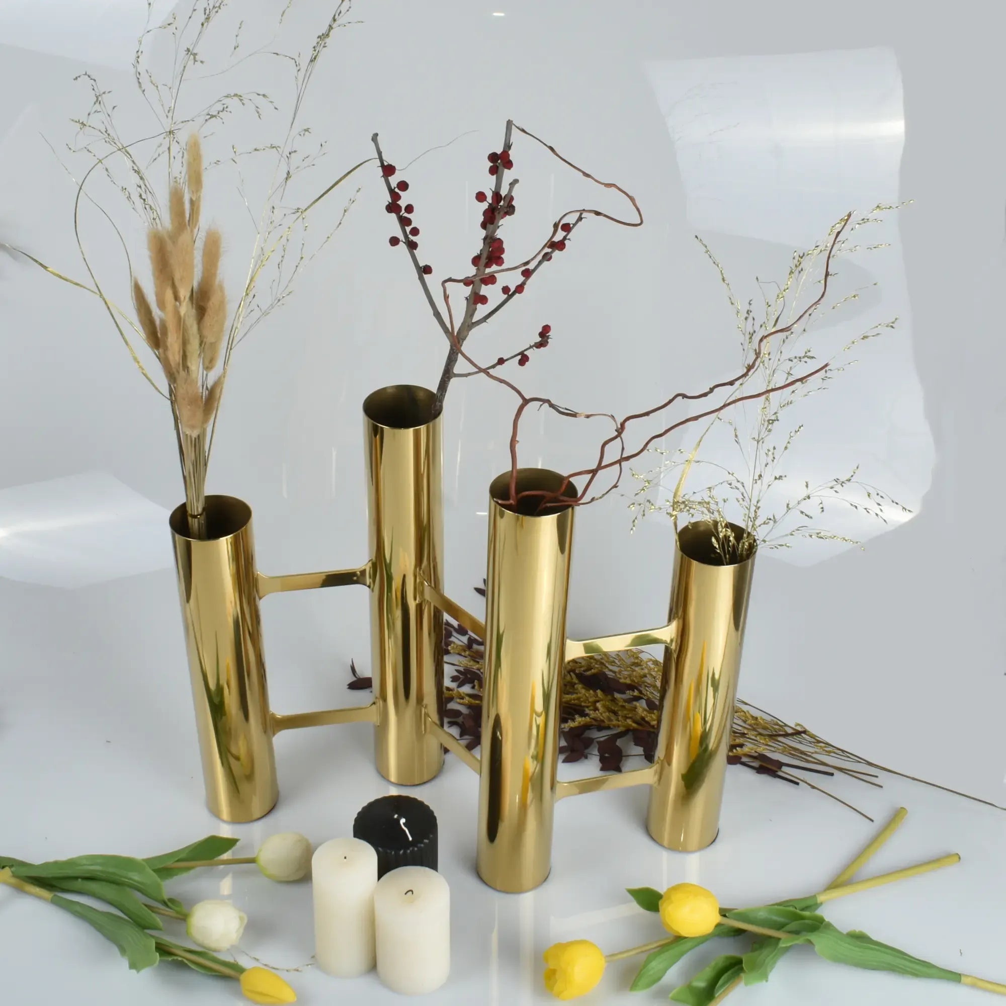 Tischvase - mit 4 Kammern - Große Metallvase mit Öffnungen für langstielige Blumen Magnifique