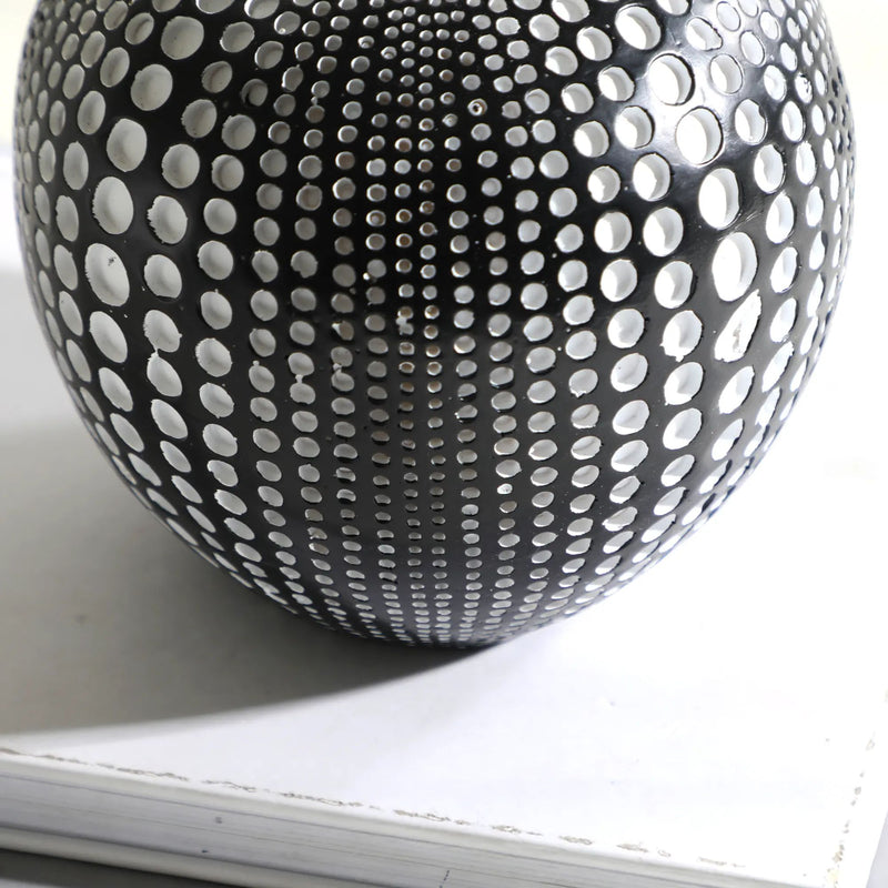 Dekoobjekt - Apfel Skulptur – Kunstharz Schwarz‑Silber Obstdekor – Abstraktes Designobjekt Noir