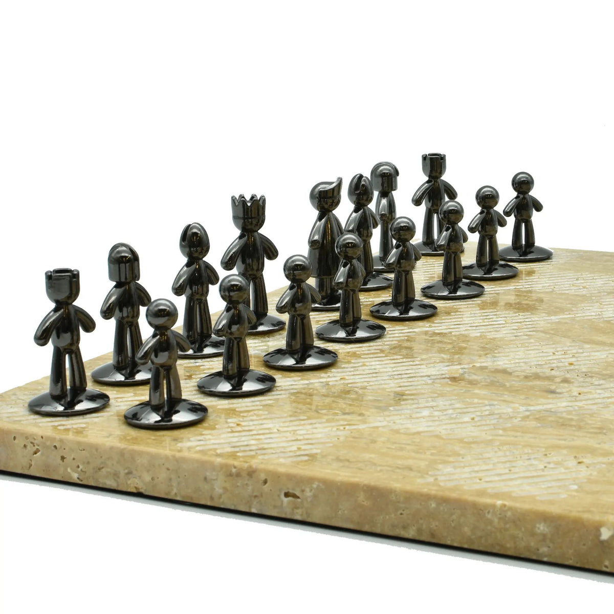 Schachspiel - Edles Tischspiel – Travertin-Schachbrett mit Metallfiguren – Design-Schach Ludus