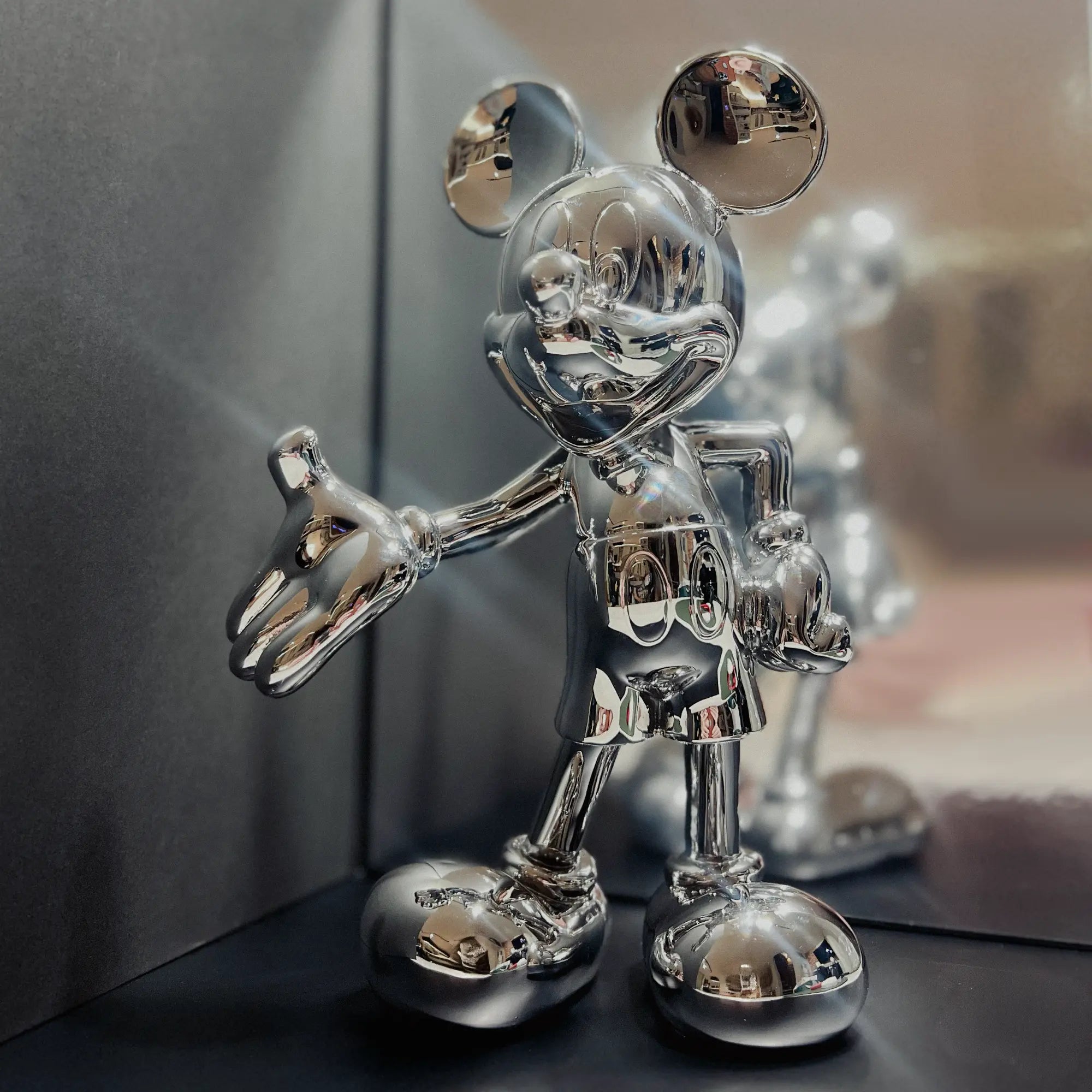 Deko Mickey Mouse (Micky Maus) Zeichentrickfigur - Große silbener glänzender Figur - Sammlerstück - Designer Tischdeko - Dekoobjekt