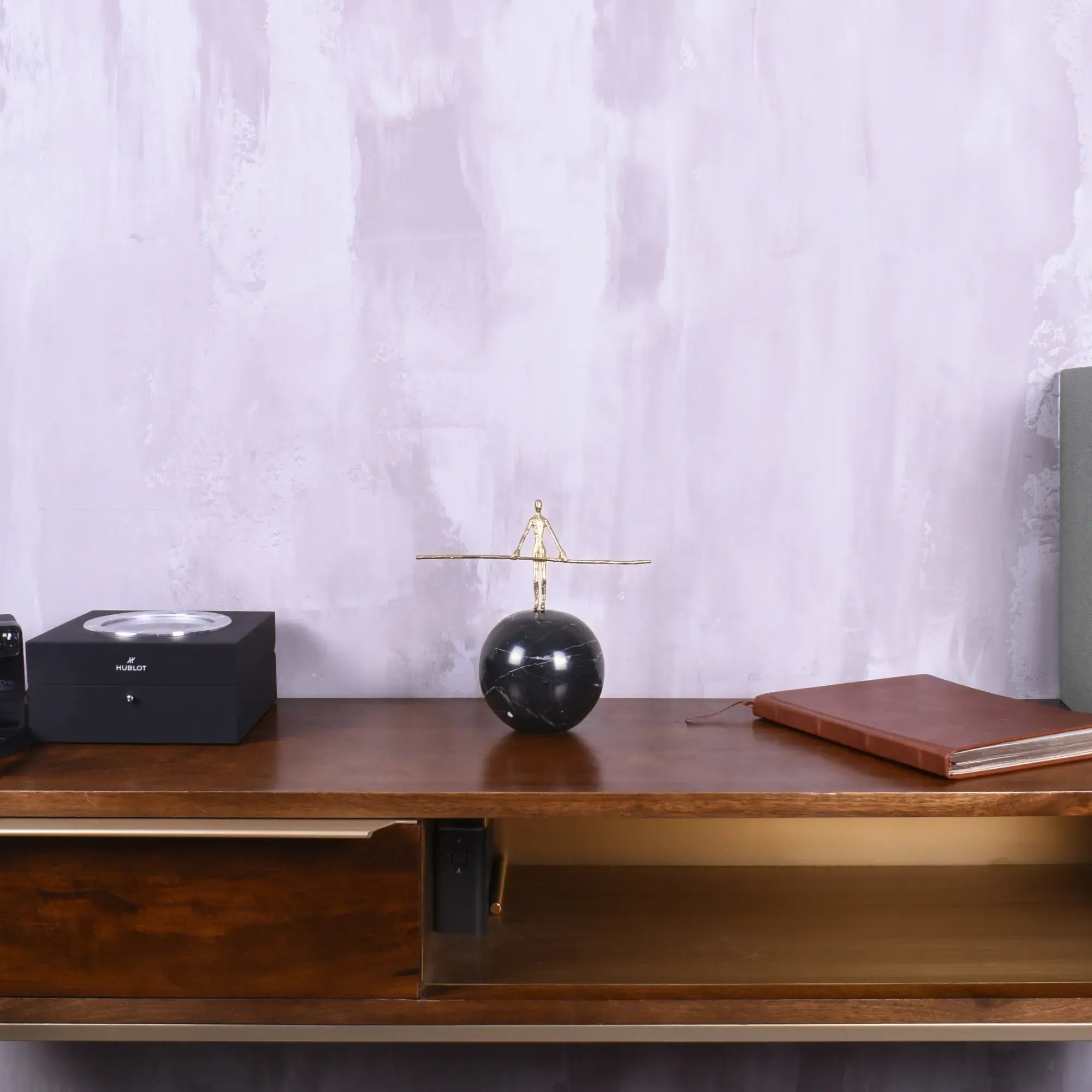 Dekofigur - Gold auf Marmorkugel - Seiltänzer Skulptur Deko-Objekt Seilgänger Default Title