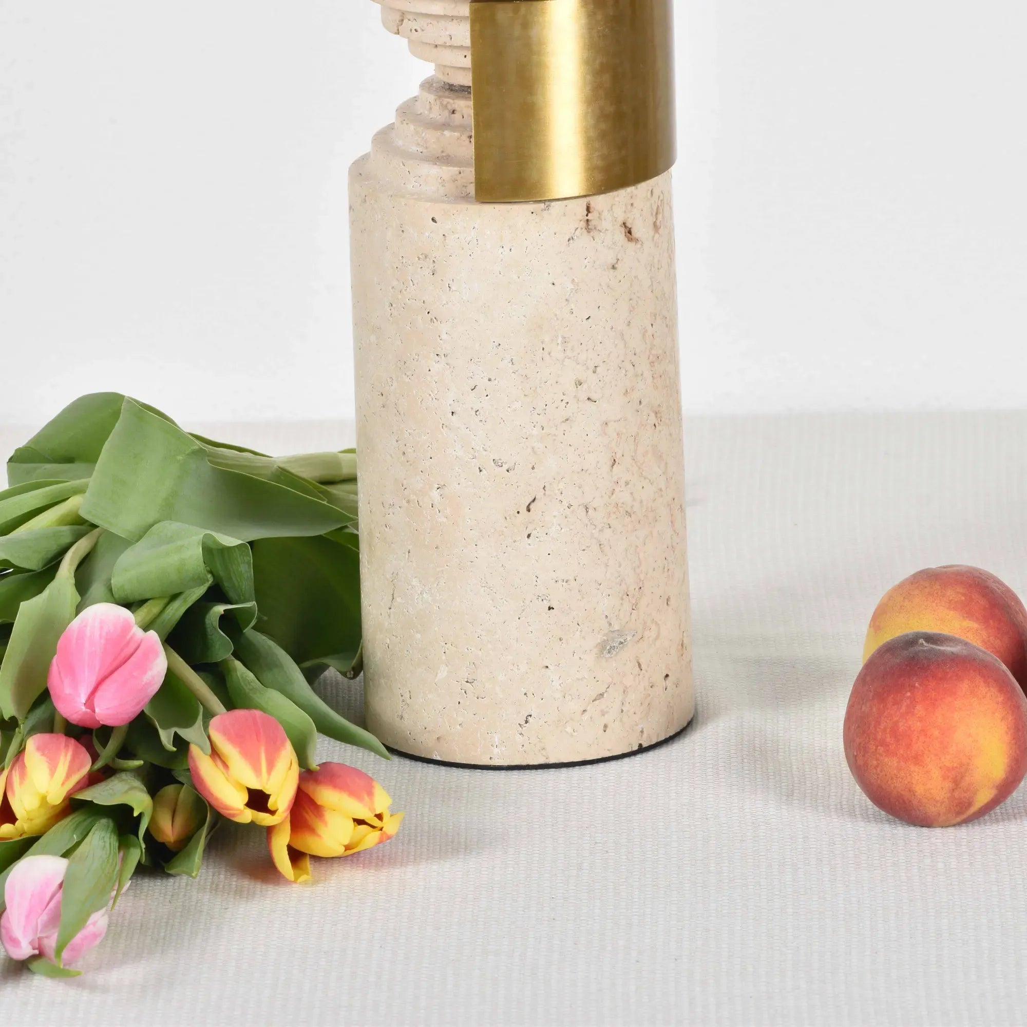 Travertinvase - mit Goldakzenten - Große Natursteinvase Travertin Designvase Argos