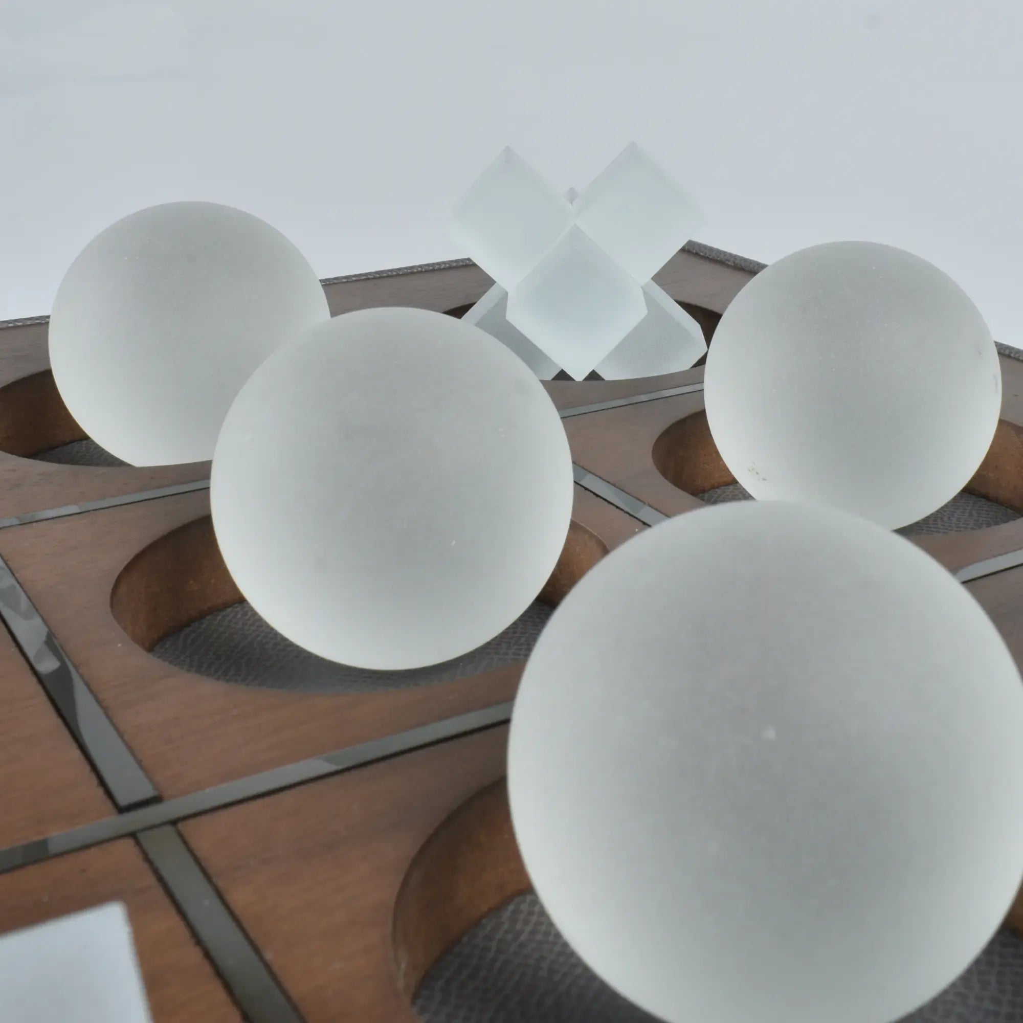 Tischspiel - Tic-Tac-Toe-Spiel - Glasfiguren Drei-Gewinnt-Set Brettspiel Aurora Luxe