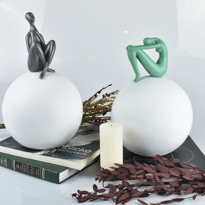 Dekofigur - Mensch auf einer Kugel - Modernes Deko-Objekt Figurenskulptur Réflexion Moderne