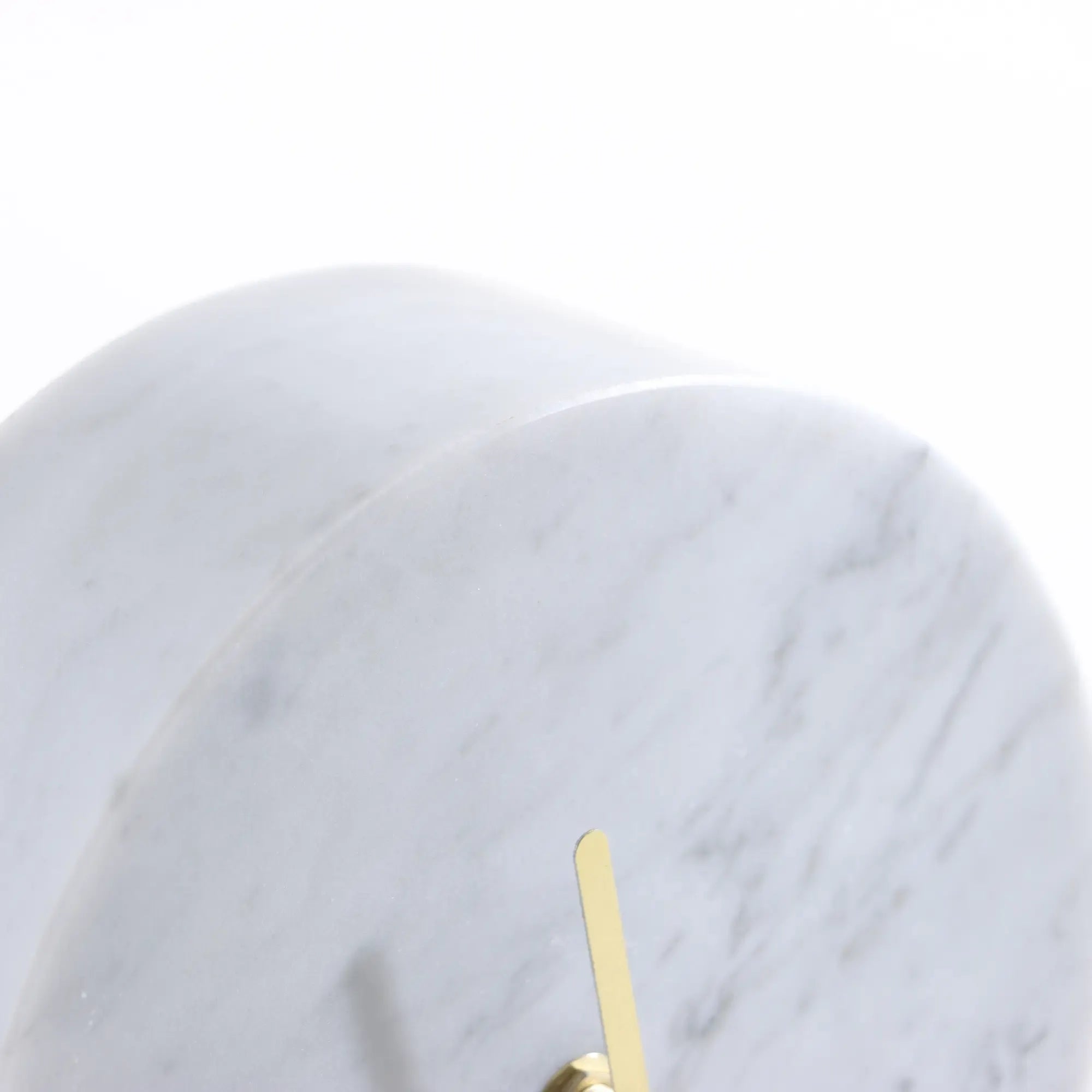 Tischuhr - Minimalistische Marmoruhr - Skulpturaler Zeitmesser Arcus Tempus