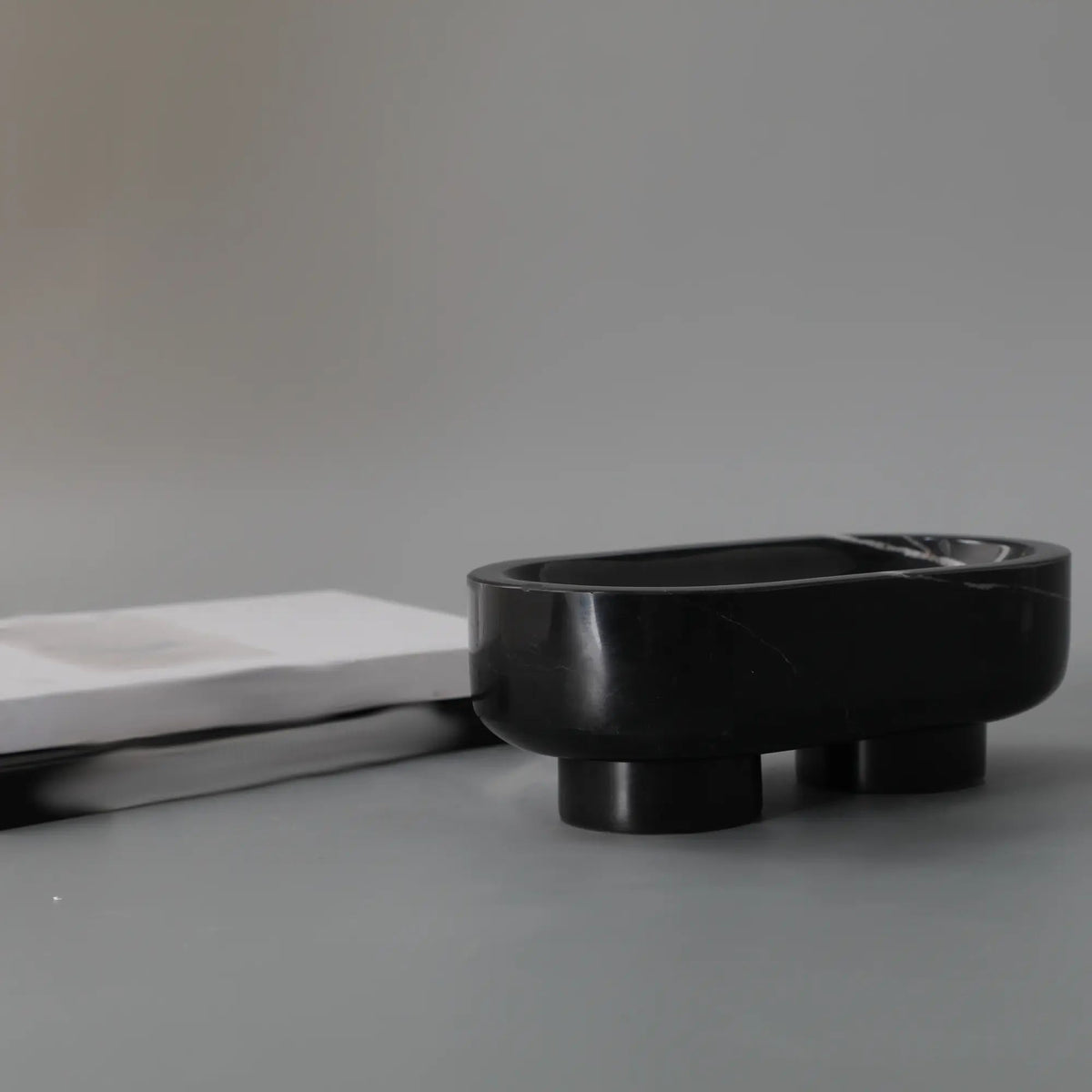 Marmorschale - oval mit Fuß - Massive Steinschale Design Deko-Schale Obsidian Tray