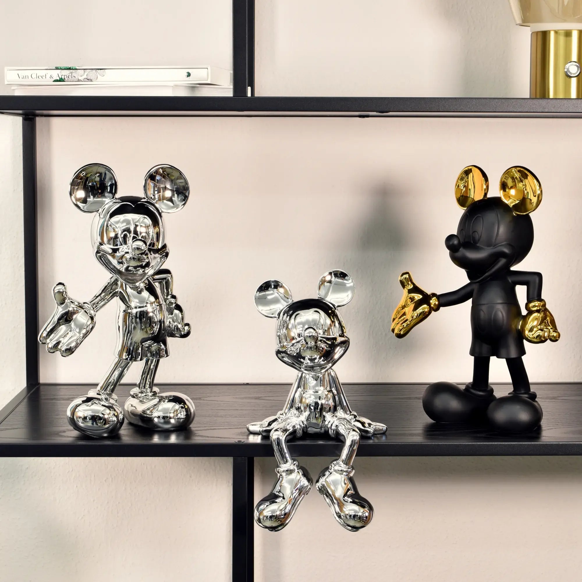 Zeichentrickfigur - Silbener glänzender Micky Maus Sammlerstück - wel.Mickey Mouse Sitzend