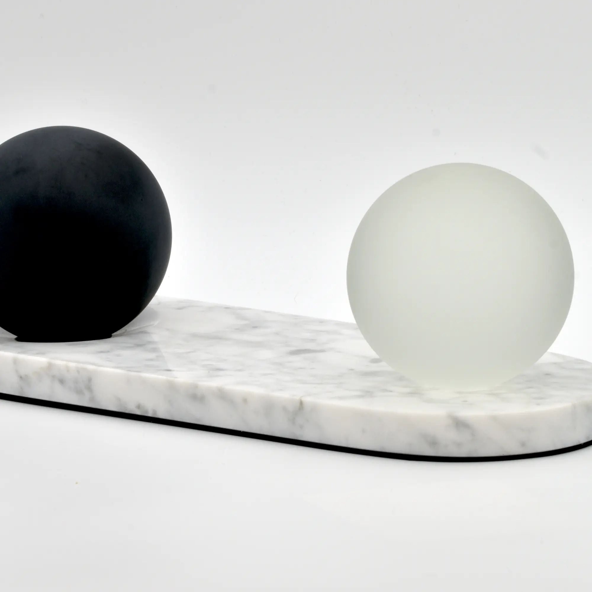 Dekoobjekt - Tablett mit Kugeln Carrara-Marmor – Dekoplatte – Designtablett Equilibrio Nan