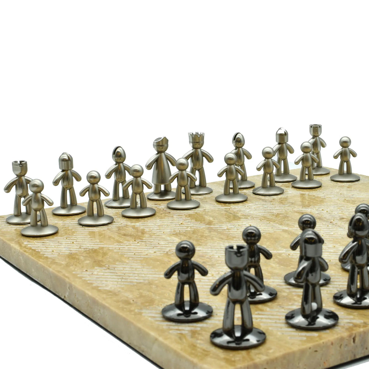 Schachspiel - Edles Tischspiel – Travertin-Schachbrett mit Metallfiguren – Design-Schach Ludus